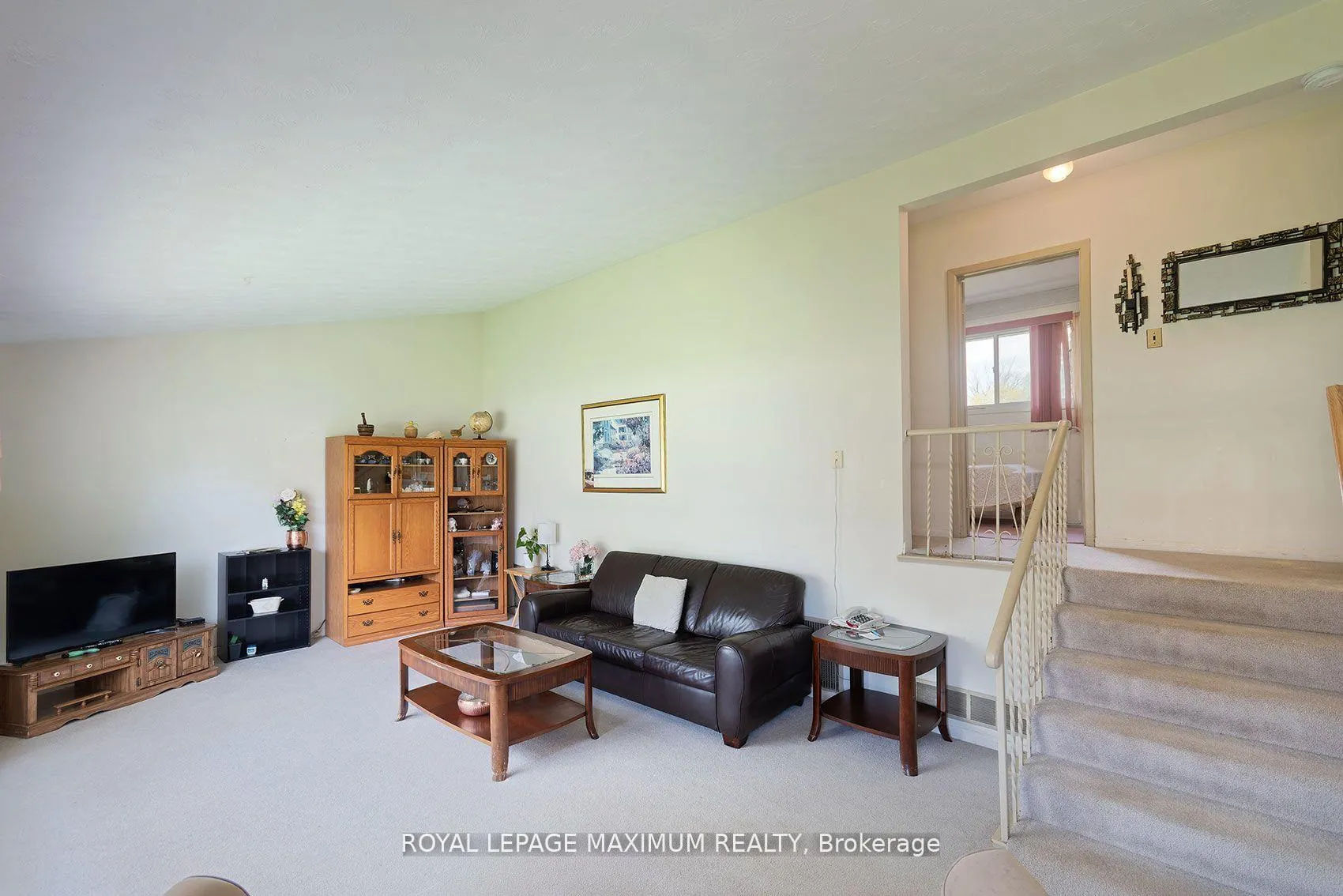 Photo 5 of 565 Pinegrove Road, Oakville, West — HOMEH