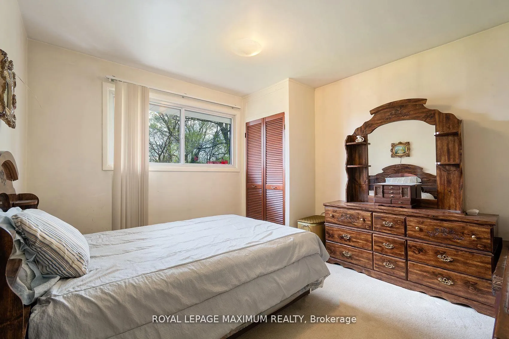 Photo 11 of 565 Pinegrove Road, Oakville, West — HOMEH