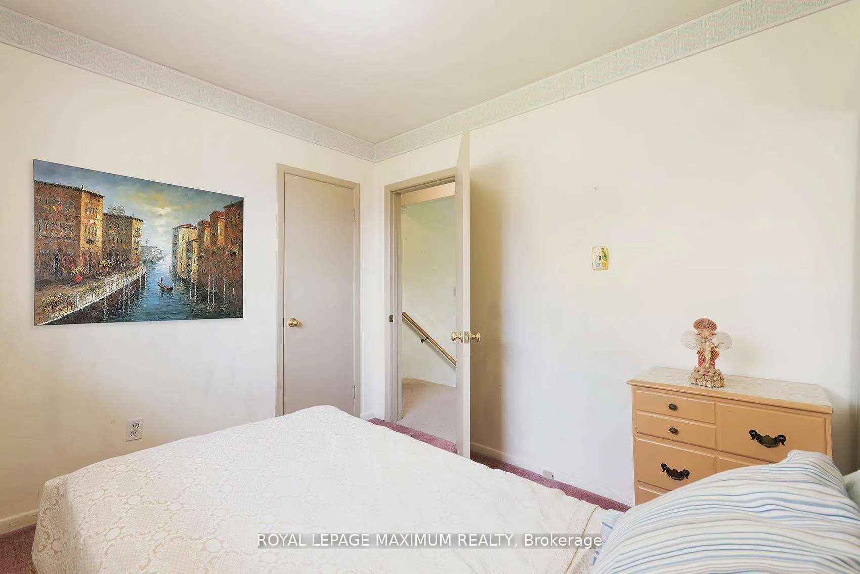 Photo 13 of 565 Pinegrove Road, Oakville, West — HOMEH