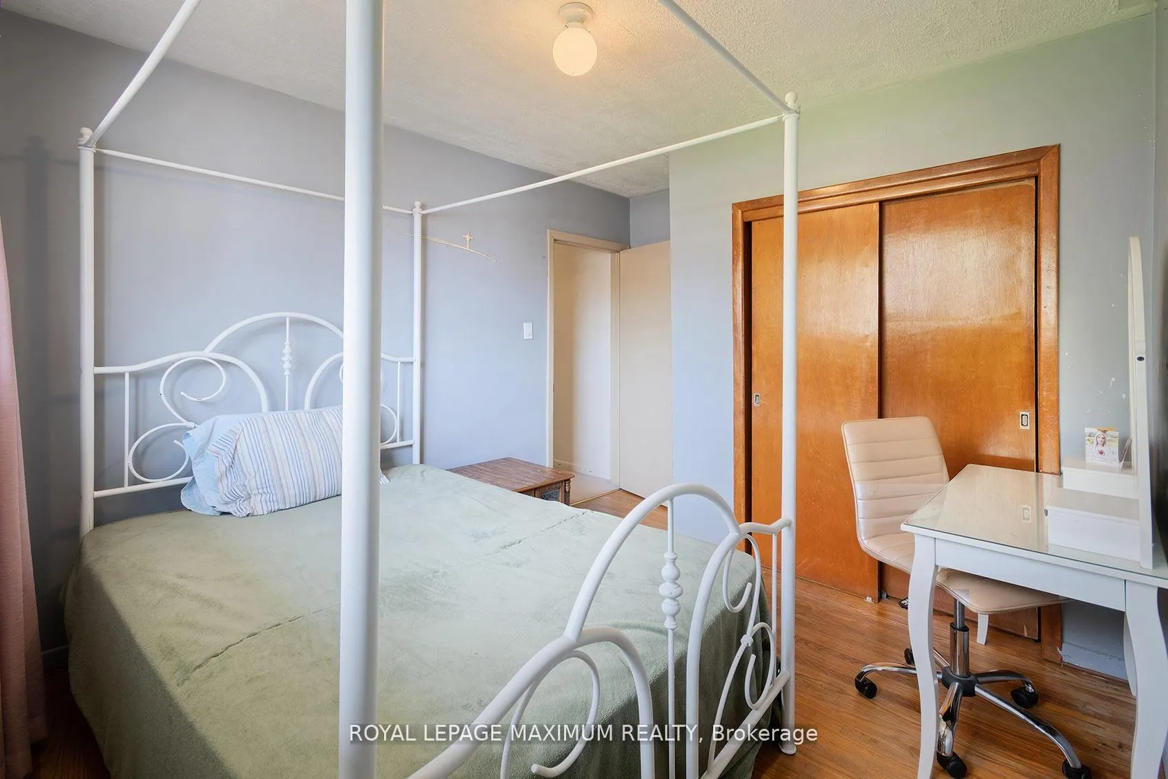 Photo 14 of 565 Pinegrove Road, Oakville, West — HOMEH