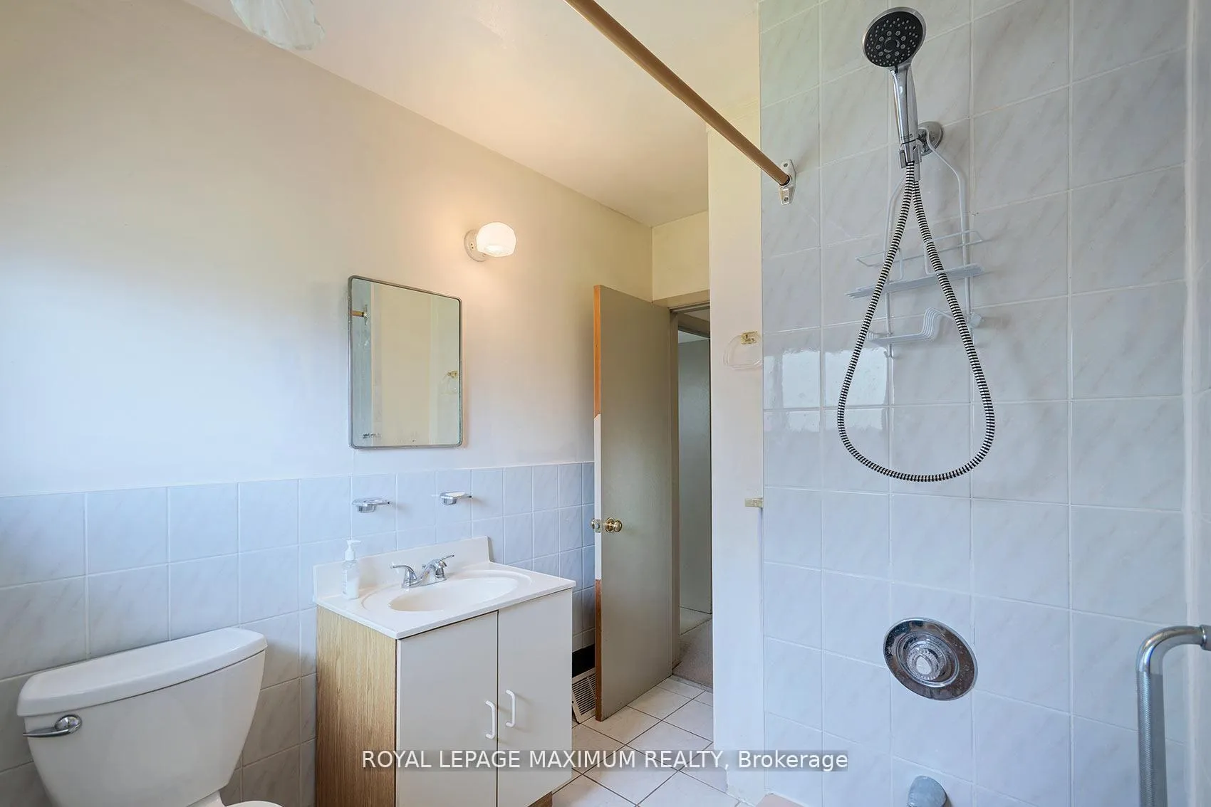 Photo 16 of 565 Pinegrove Road, Oakville, West — HOMEH