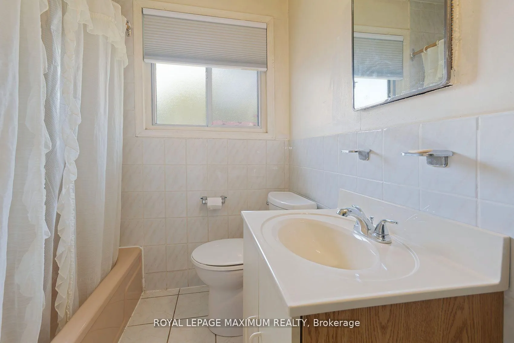 Photo 17 of 565 Pinegrove Road, Oakville, West — HOMEH