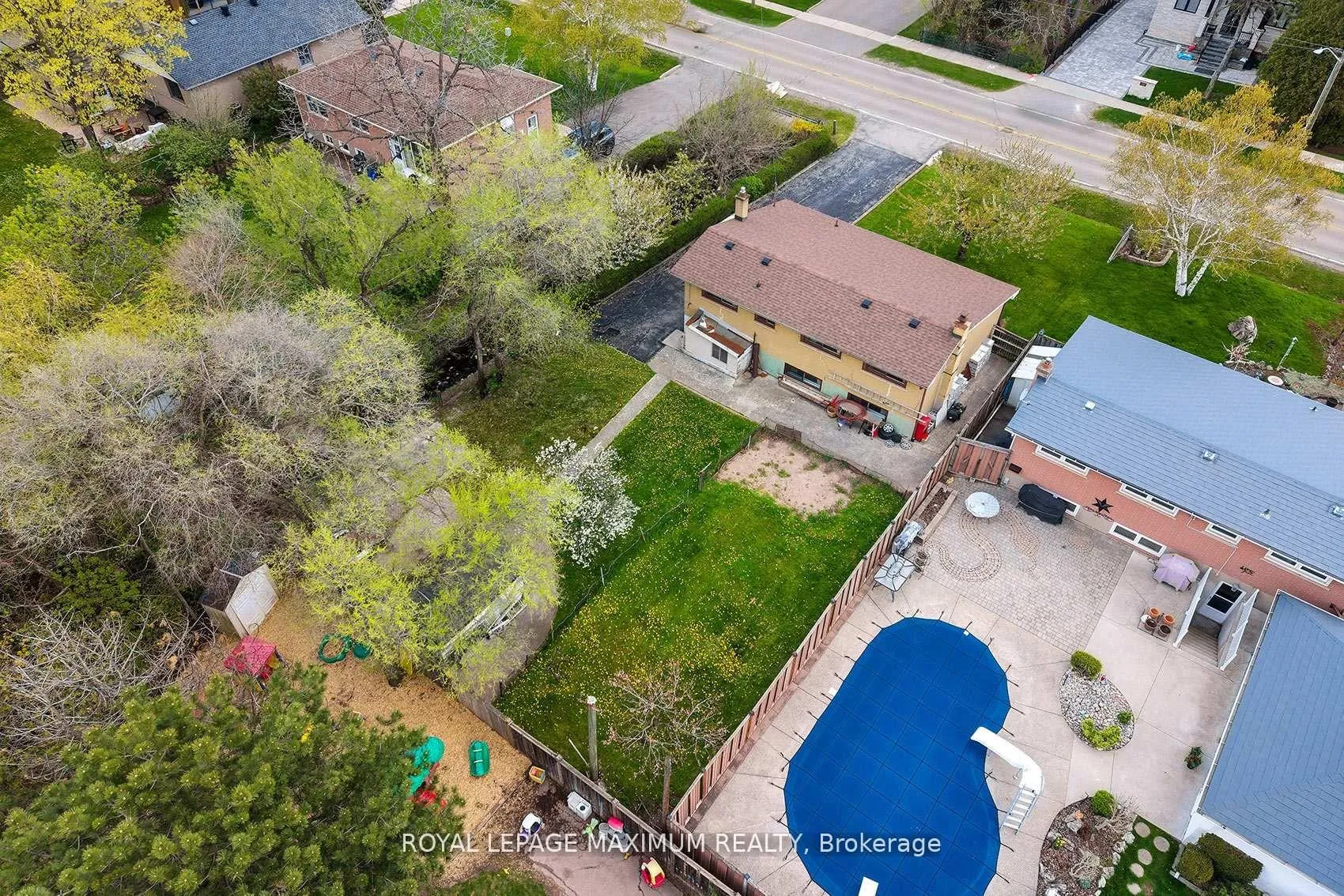 Photo 29 of 565 Pinegrove Road, Oakville, West — HOMEH