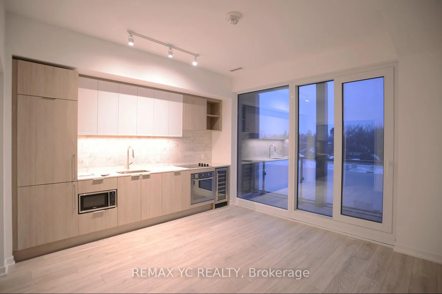 Photo 1 of Unit 721, 2020 Bathurst Street, Toronto, Humewood-Cedarvale — HOMEH