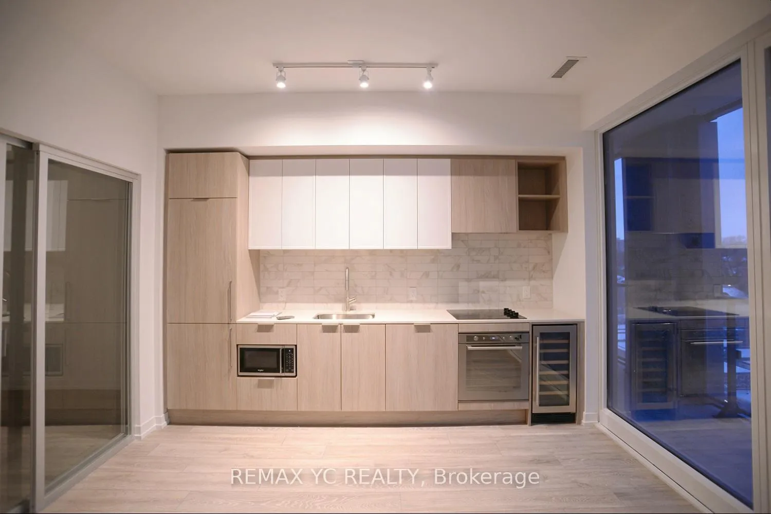 Photo 2 of Unit 721, 2020 Bathurst Street, Toronto, Humewood-Cedarvale — HOMEH