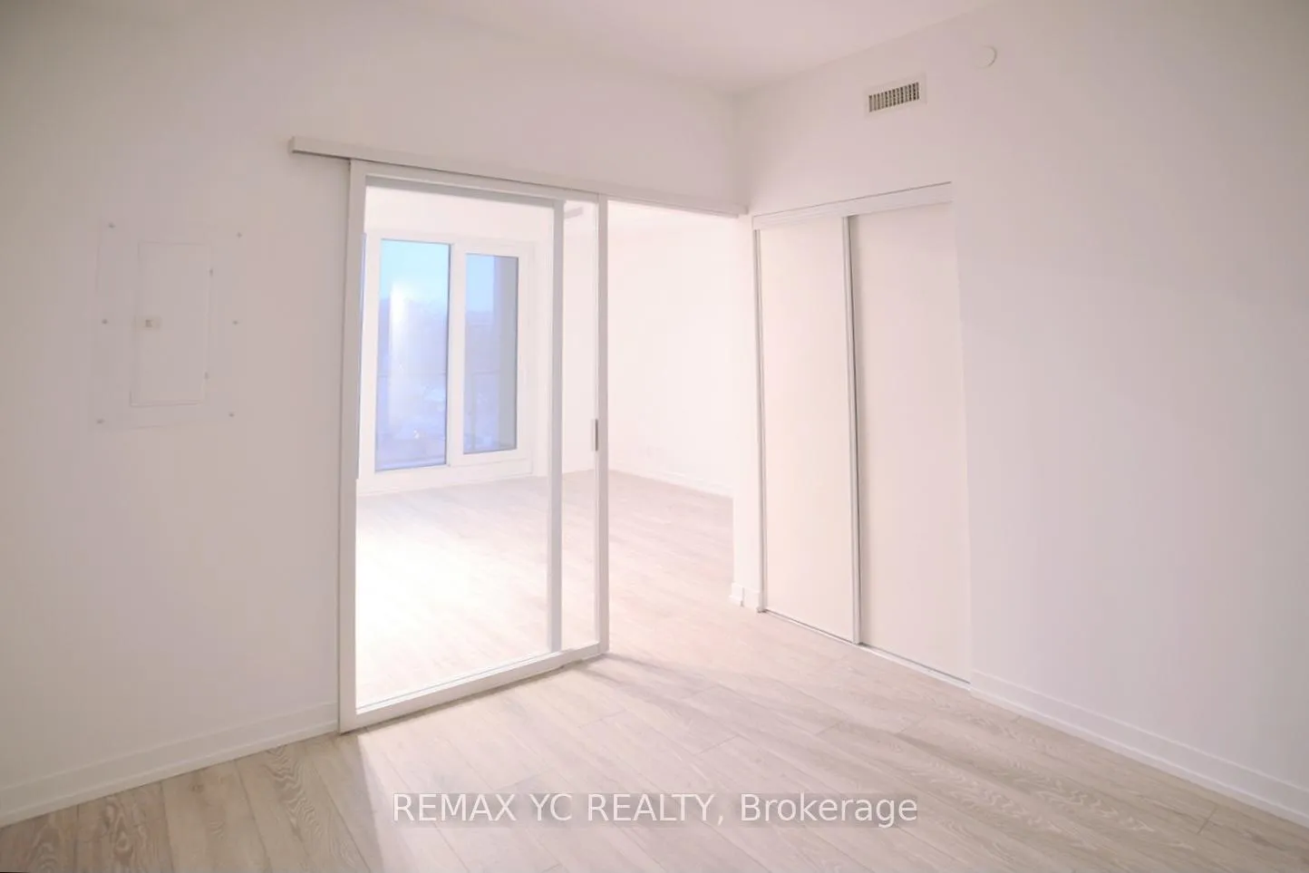 Photo 5 of Unit 721, 2020 Bathurst Street, Toronto, Humewood-Cedarvale — HOMEH