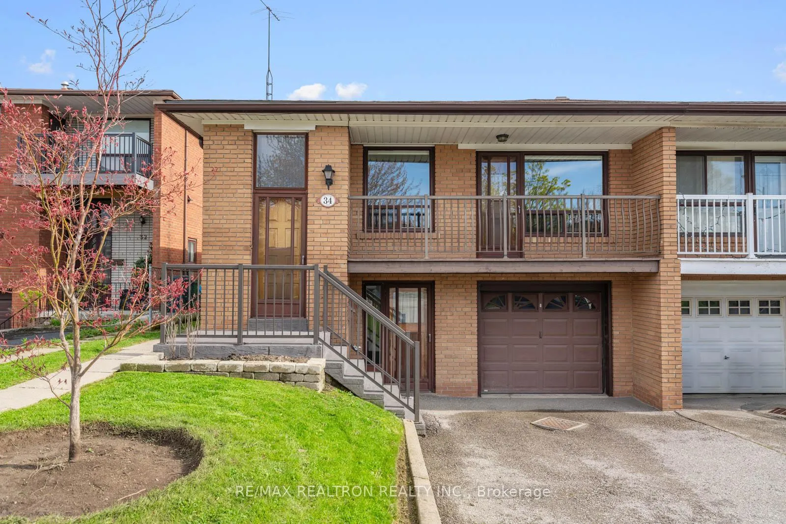 Front of 34 Tillplain Road