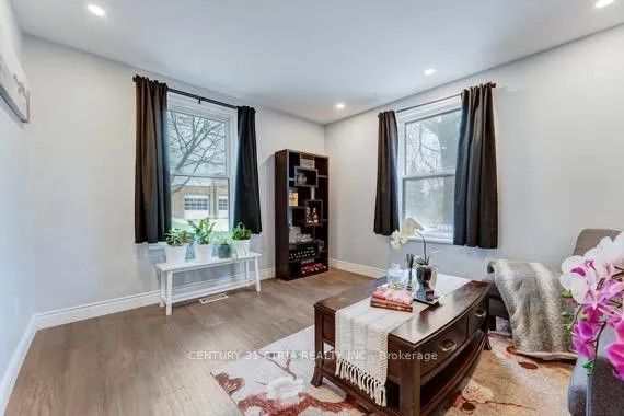 Photo 9 of 132 Waterloo Street N, Cambridge, Preston South — HOMEH