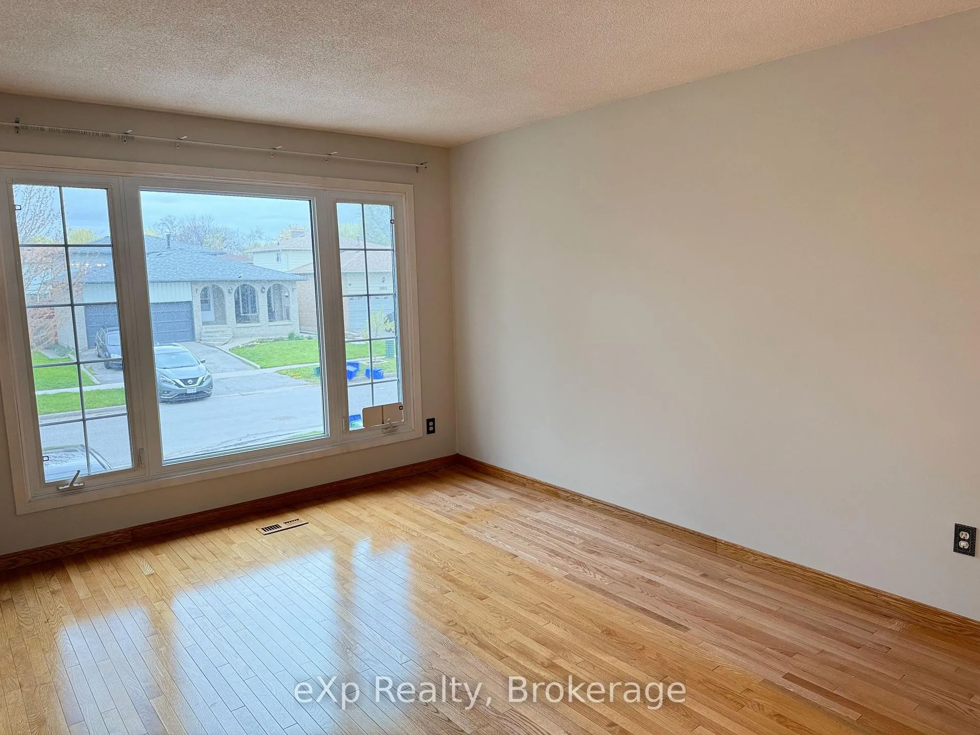 Photo 9 of 1882 Rosefield Road, Pickering, Liverpool — HOMEH