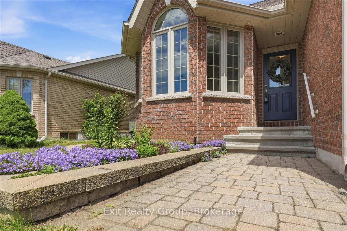 Photo 2 of 15 Gavey Street, Belleville, Thurlow Ward — HOMEH