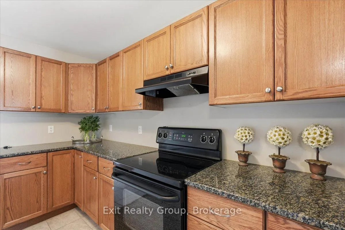 Photo 7 of 15 Gavey Street, Belleville, Thurlow Ward — HOMEH