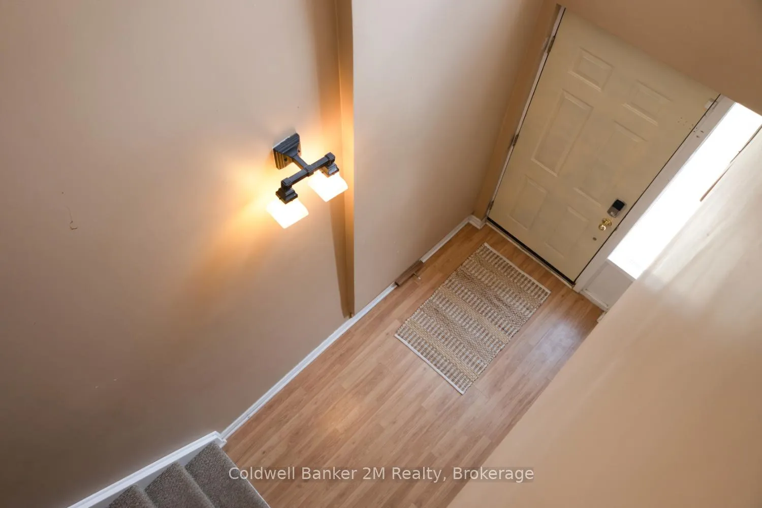 Photo 4 of 72 Parklane Circle, Clarington, Bowmanville — HOMEH