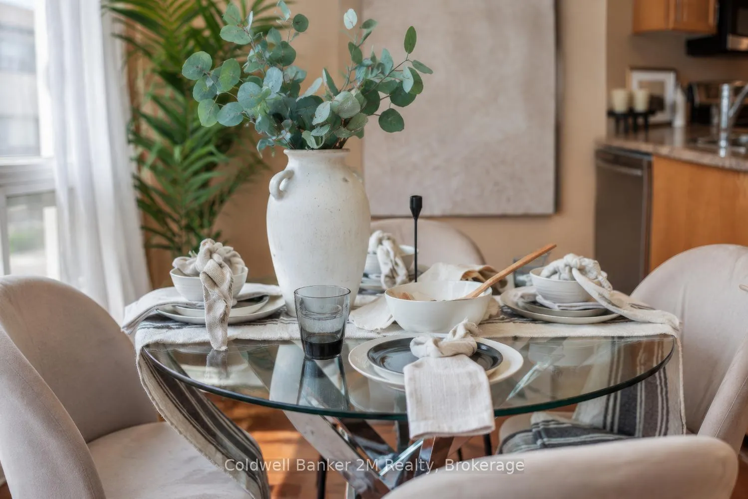 Photo 9 of 72 Parklane Circle, Clarington, Bowmanville — HOMEH