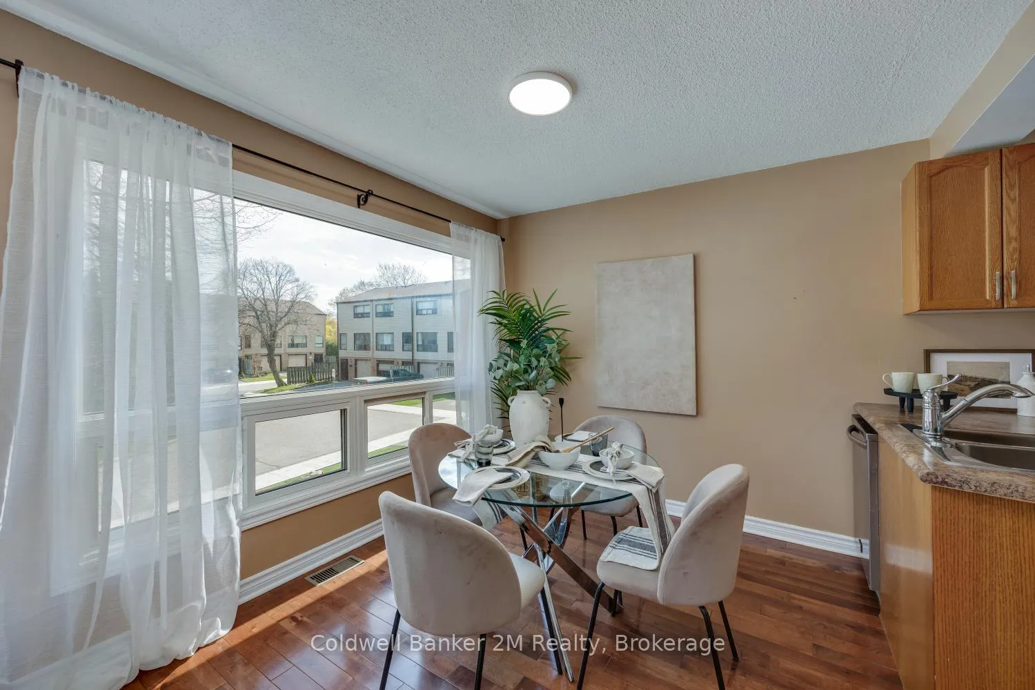 Photo 10 of 72 Parklane Circle, Clarington, Bowmanville — HOMEH