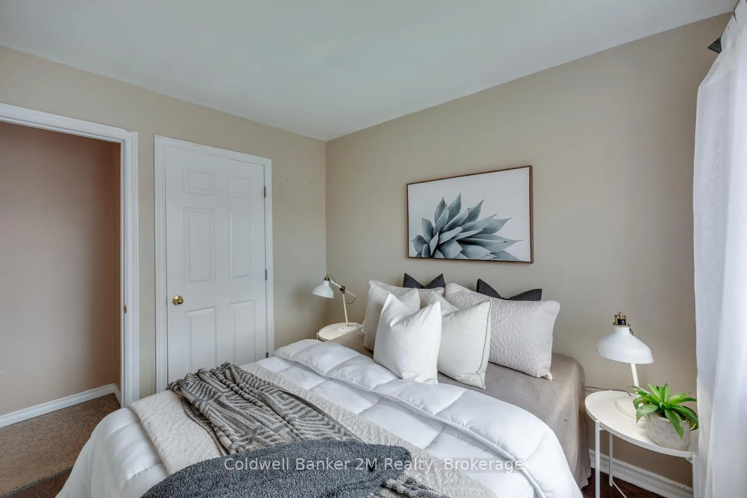 Photo 24 of 72 Parklane Circle, Clarington, Bowmanville — HOMEH