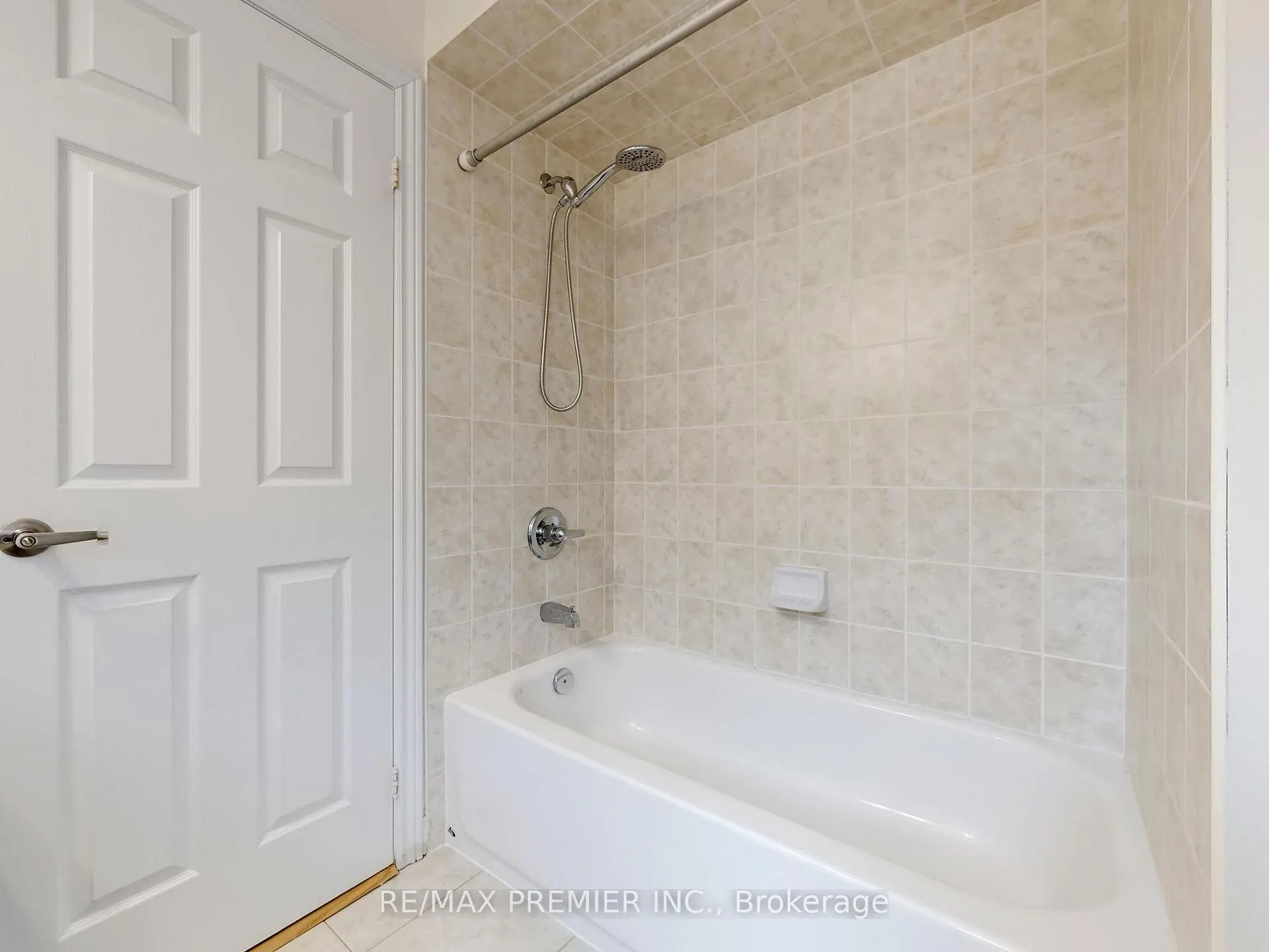 Photo 24 of 32 Blue Grouse Road, Vaughan, Patterson — HOMEH