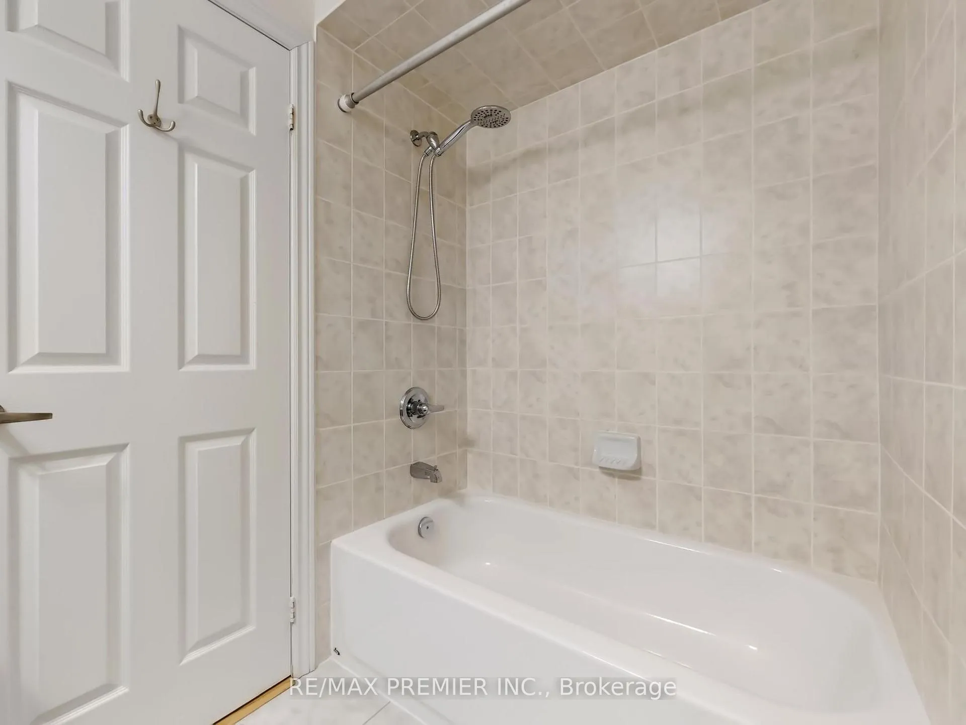 Photo 28 of 32 Blue Grouse Road, Vaughan, Patterson — HOMEH