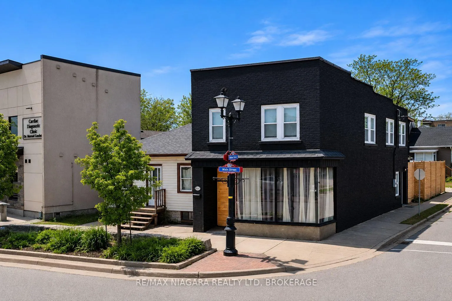 Photo 3 of 6043 Main Street, Niagara Falls, Dorchester — HOMEH