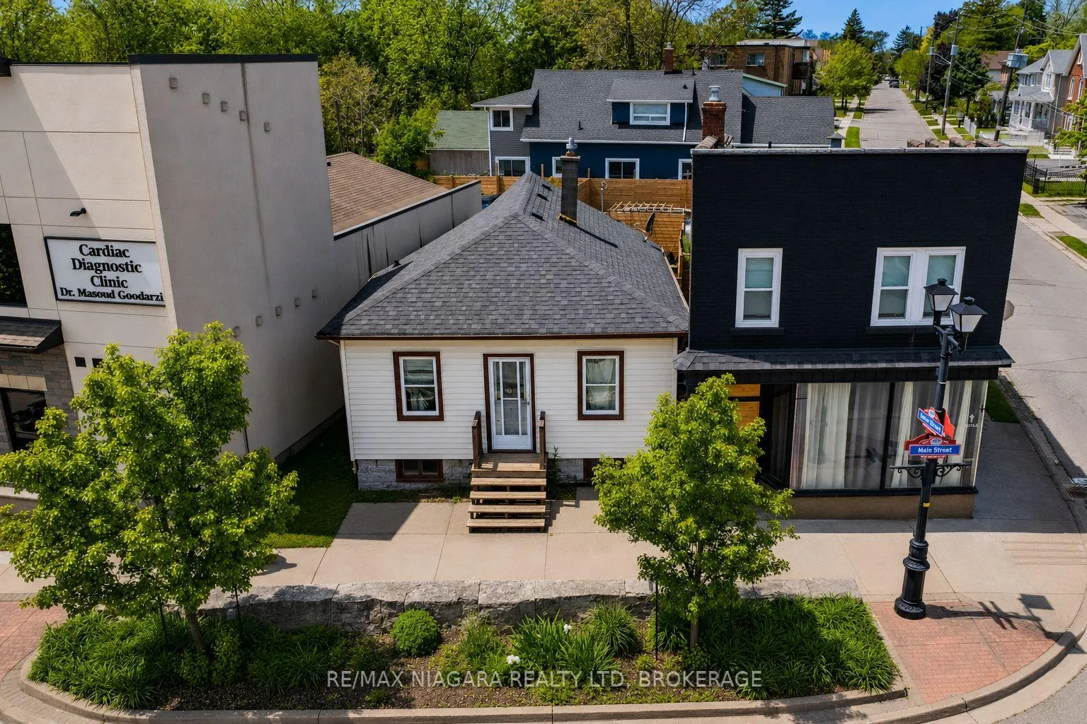 Photo 4 of 6043 Main Street, Niagara Falls, Dorchester — HOMEH