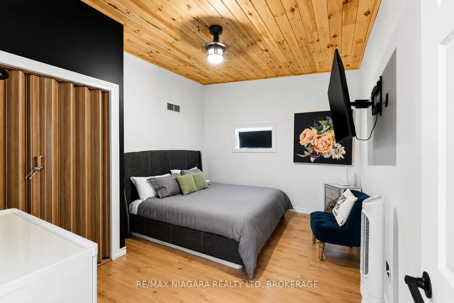 Photo 12 of 6043 Main Street, Niagara Falls, Dorchester — HOMEH