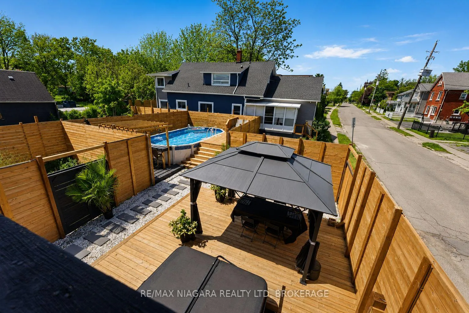 Photo 16 of 6043 Main Street, Niagara Falls, Dorchester — HOMEH