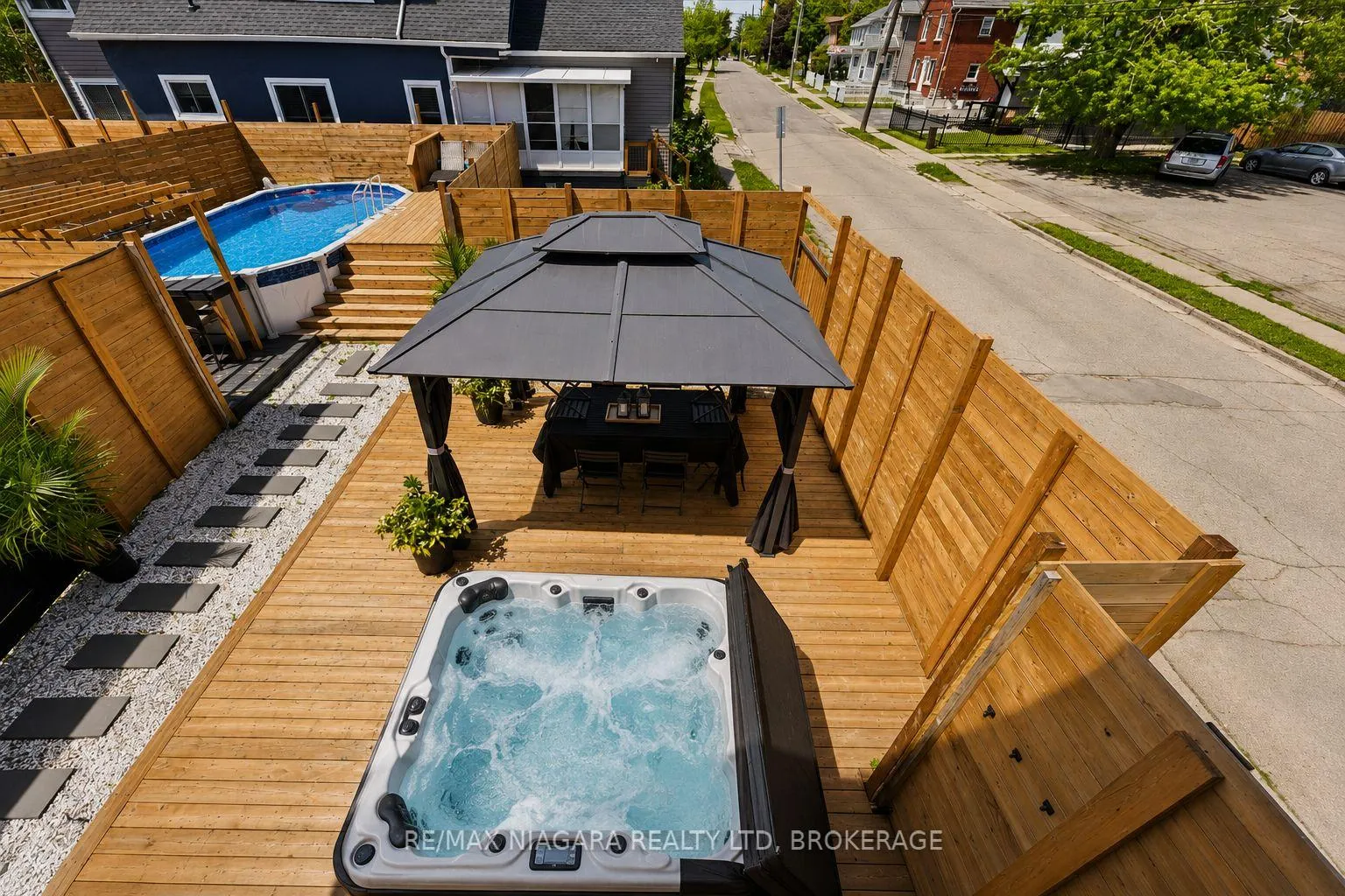 Photo 17 of 6043 Main Street, Niagara Falls, Dorchester — HOMEH