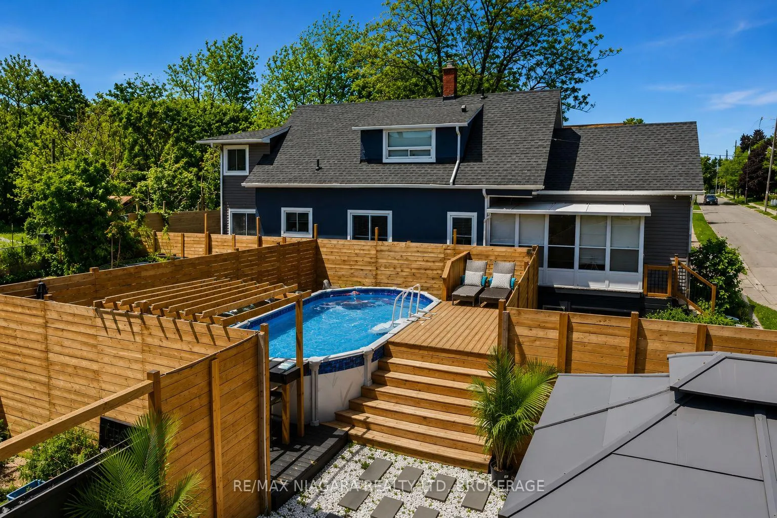 Photo 19 of 6043 Main Street, Niagara Falls, Dorchester — HOMEH