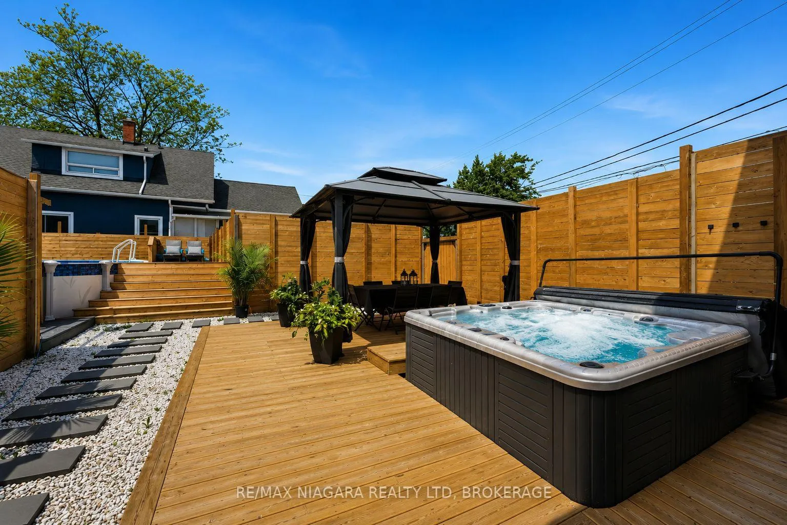 Photo 20 of 6043 Main Street, Niagara Falls, Dorchester — HOMEH