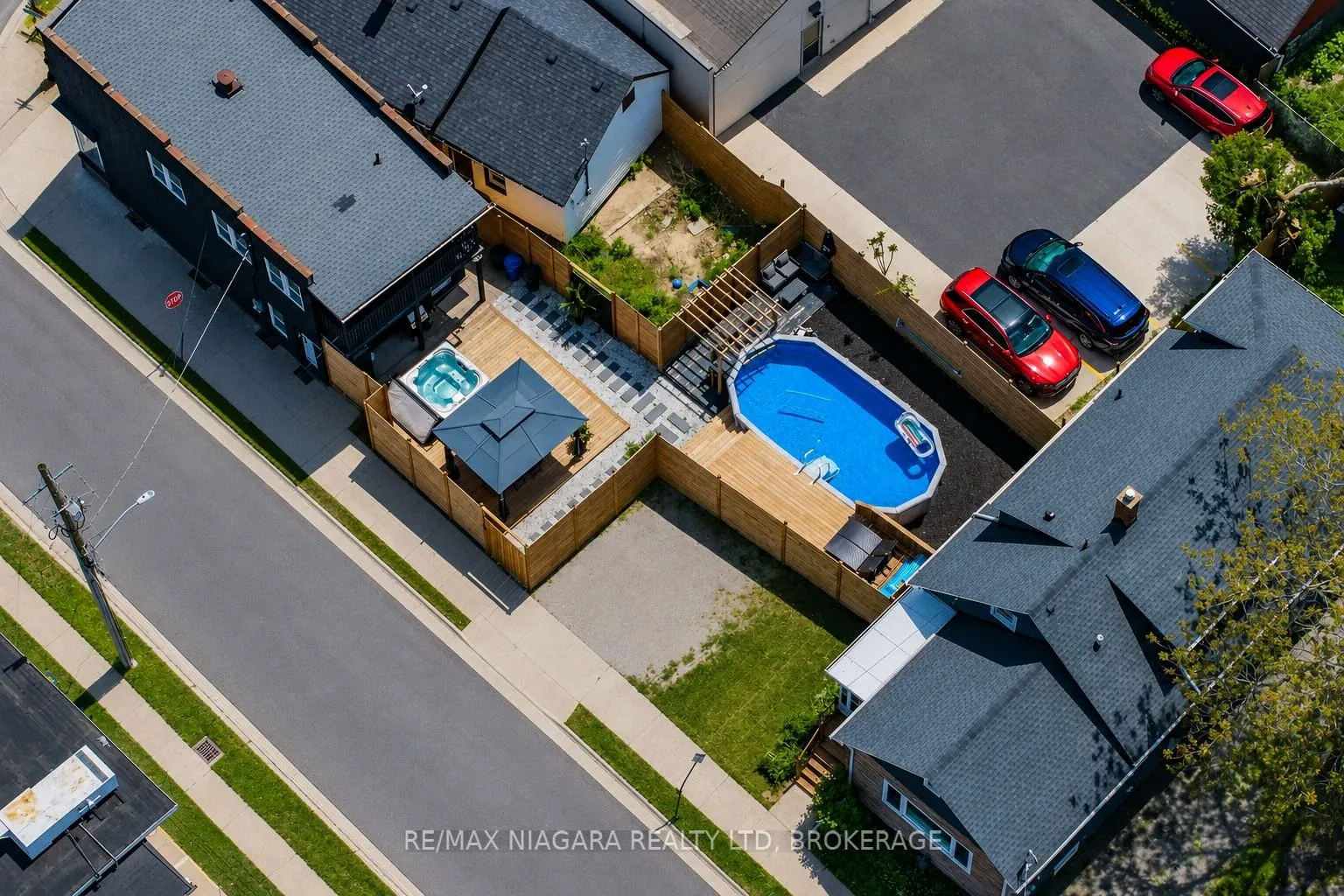 Photo 28 of 6043 Main Street, Niagara Falls, Dorchester — HOMEH