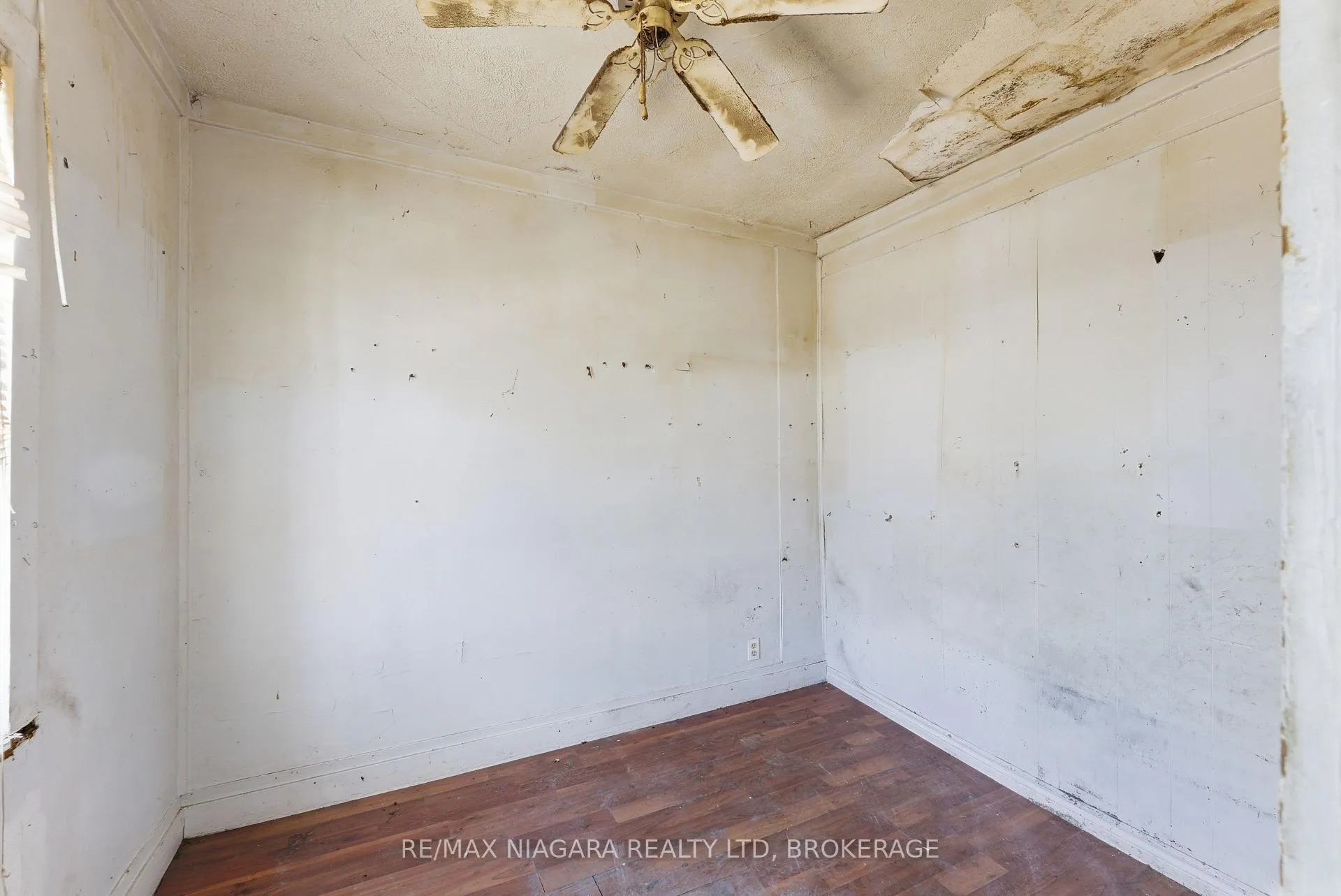 Photo 35 of 6043 Main Street, Niagara Falls, Dorchester — HOMEH