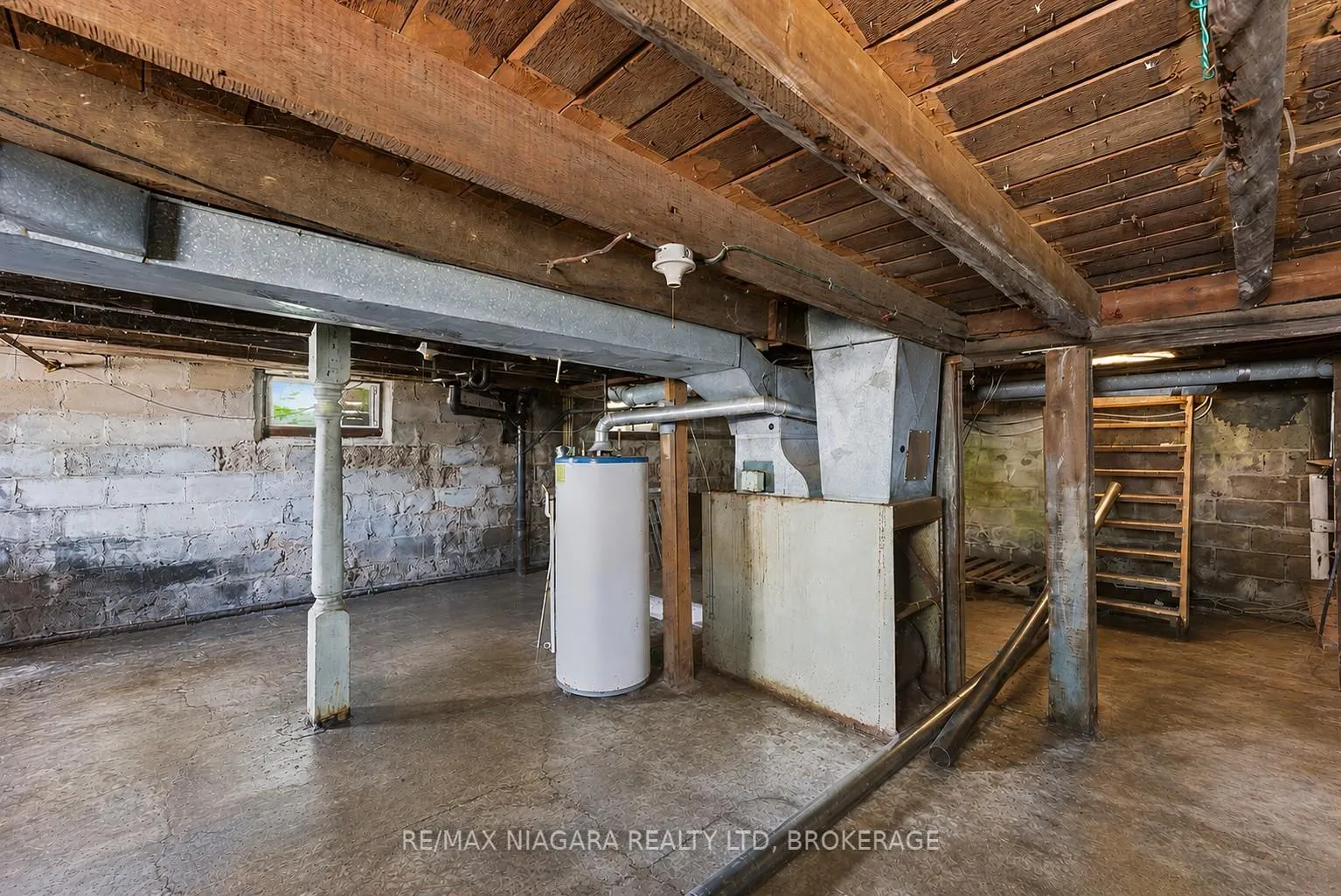 Photo 37 of 6043 Main Street, Niagara Falls, Dorchester — HOMEH