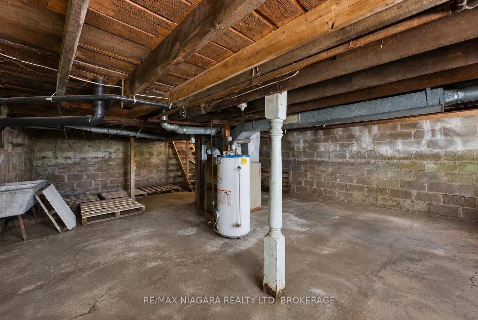 Photo 38 of 6043 Main Street, Niagara Falls, Dorchester — HOMEH