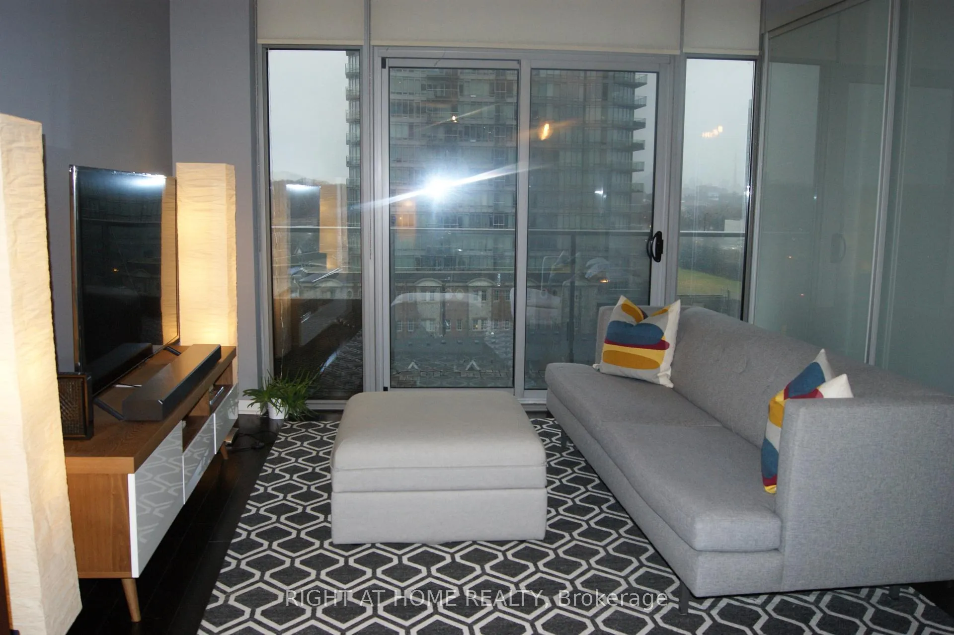 Photo 3 of Unit 715, 103 The Queensway, Toronto, High Park-Swansea — HOMEH