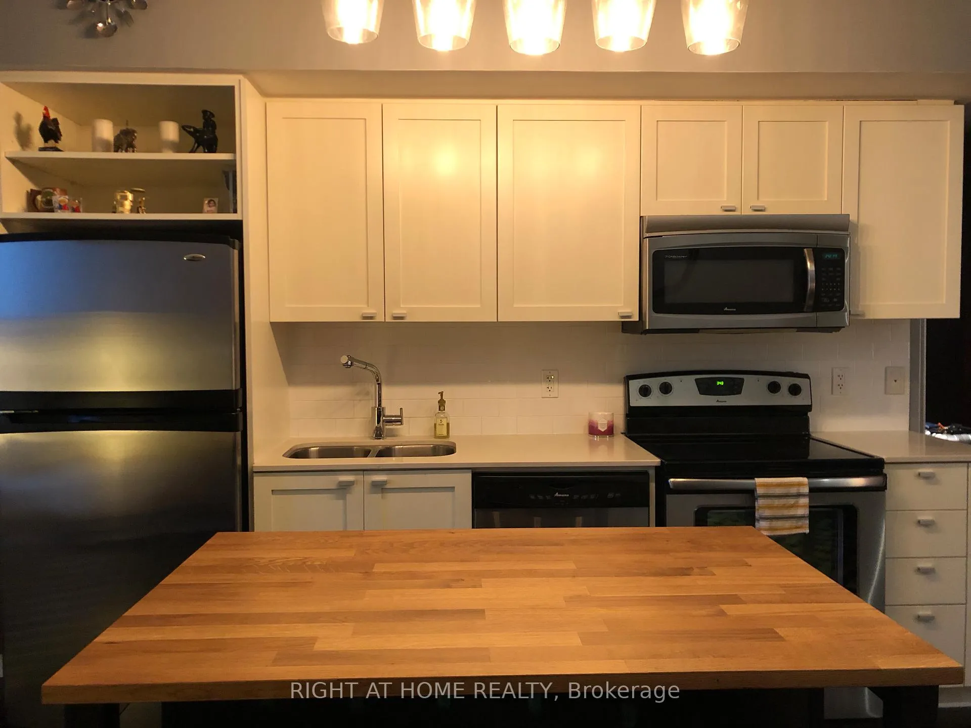 Photo 6 of Unit 715, 103 The Queensway, Toronto, High Park-Swansea — HOMEH