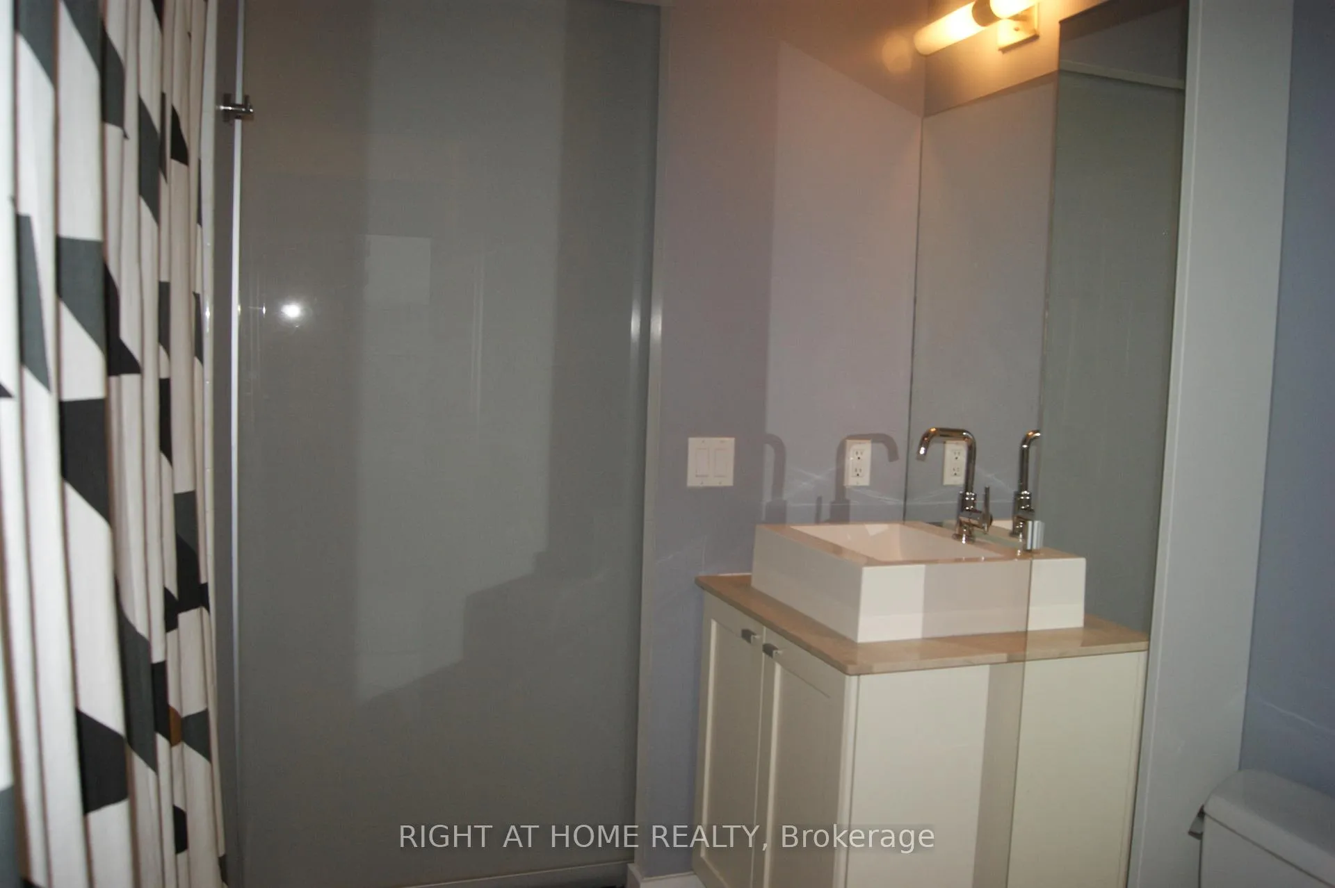 Photo 15 of Unit 715, 103 The Queensway, Toronto, High Park-Swansea — HOMEH