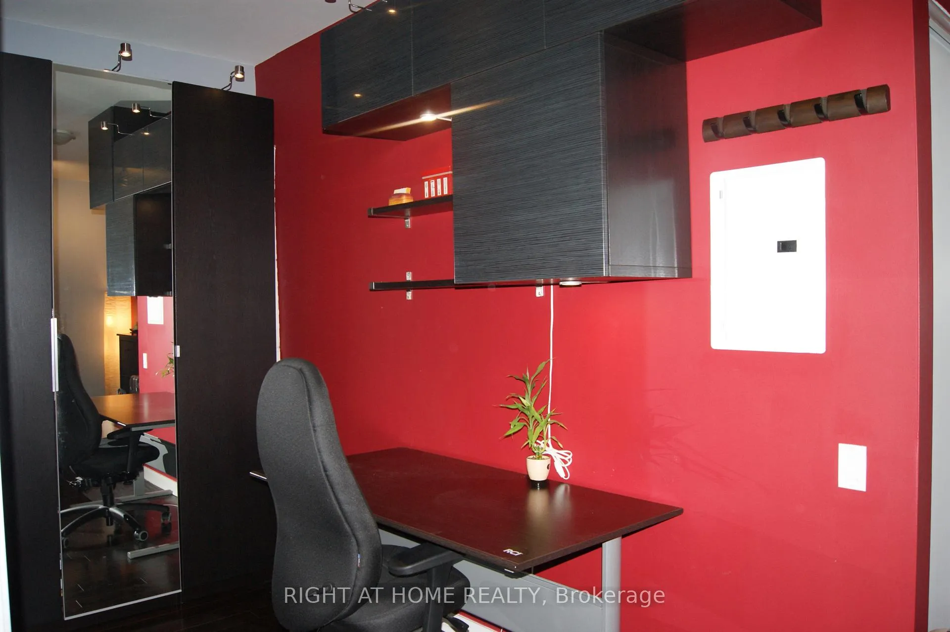 Photo 17 of Unit 715, 103 The Queensway, Toronto, High Park-Swansea — HOMEH