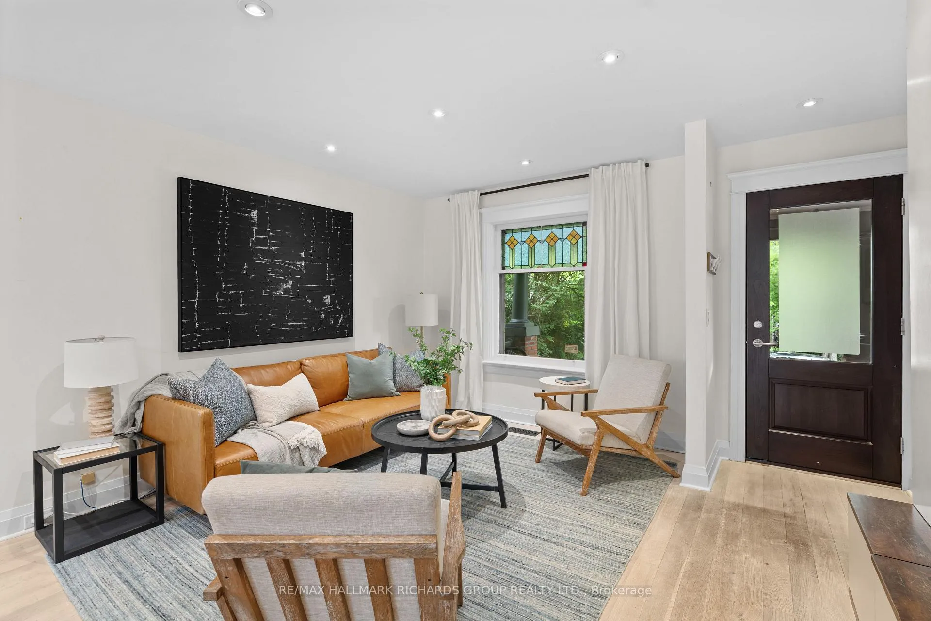 Photo 3 of 178 Wineva Avenue, Toronto, The Beaches — HOMEH