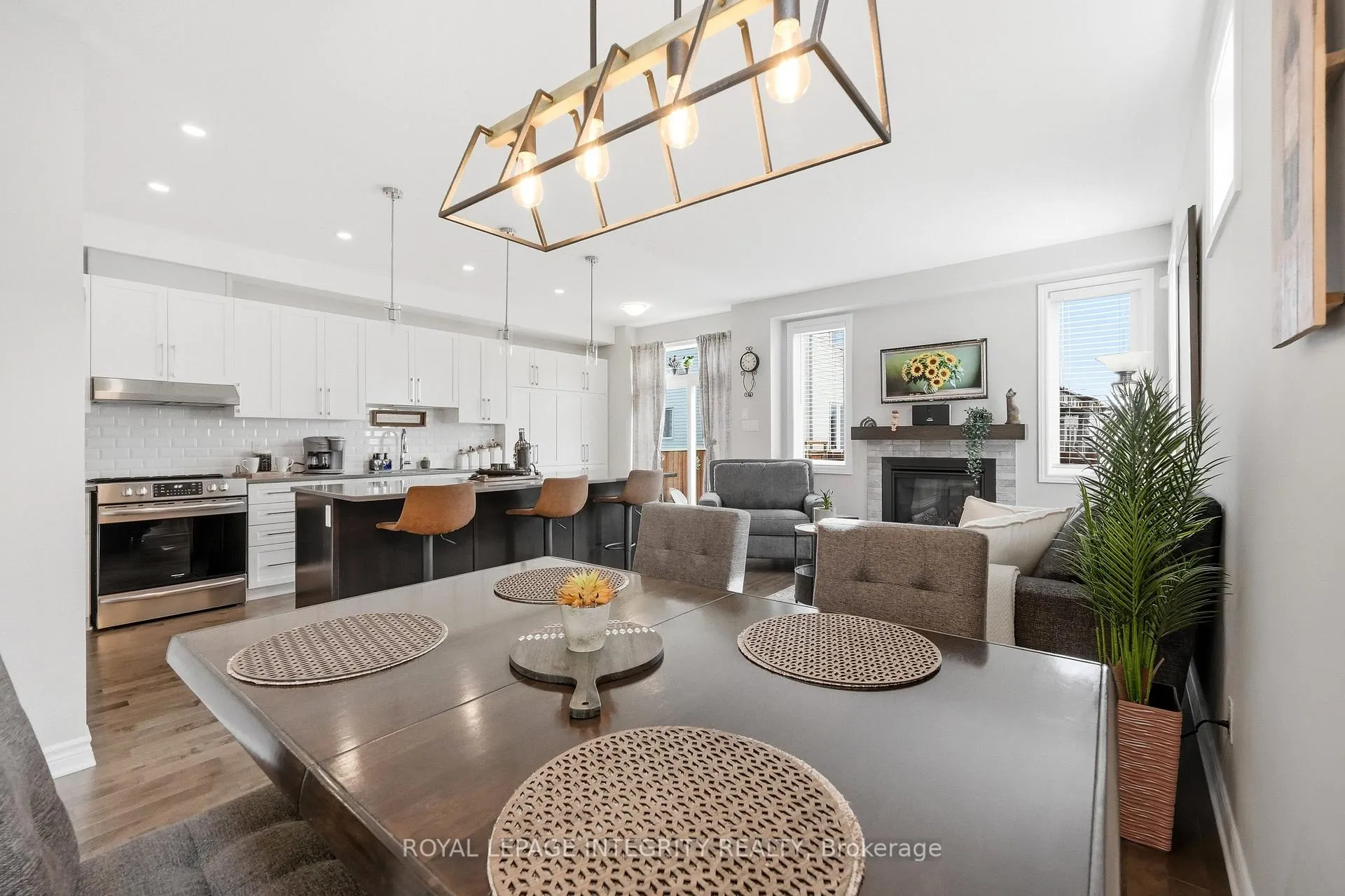 Photo 12 of 208 Mountain Sorrel Way, Ottawa, Avalon West — HOMEH