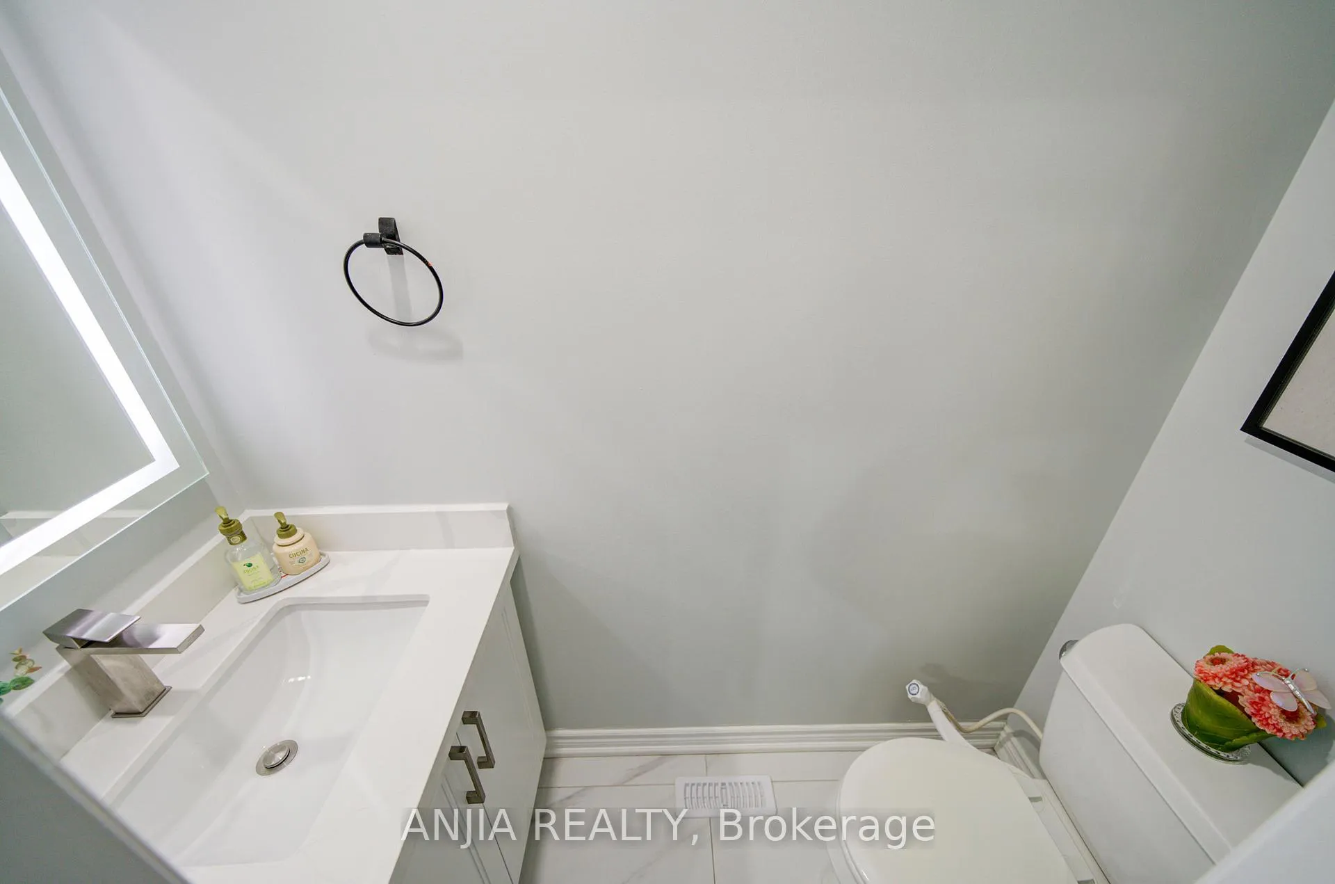 Photo 5 of 83 McClintock Crescent, Vaughan, Lakeview Estates — HOMEH