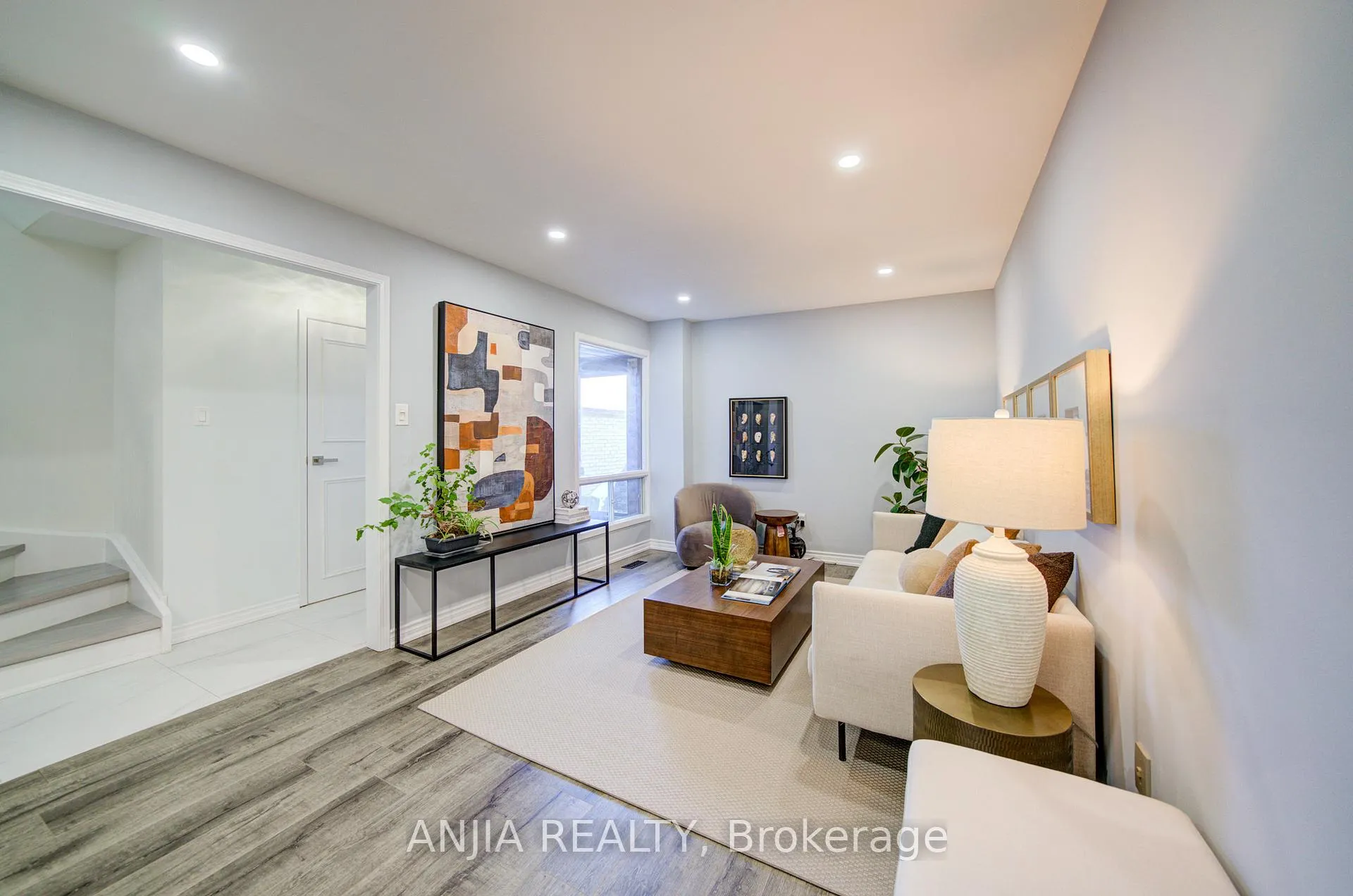 Photo 7 of 83 McClintock Crescent, Vaughan, Lakeview Estates — HOMEH