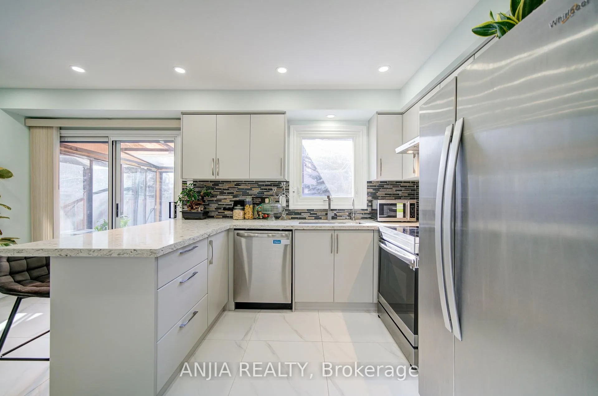 Photo 15 of 83 McClintock Crescent, Vaughan, Lakeview Estates — HOMEH