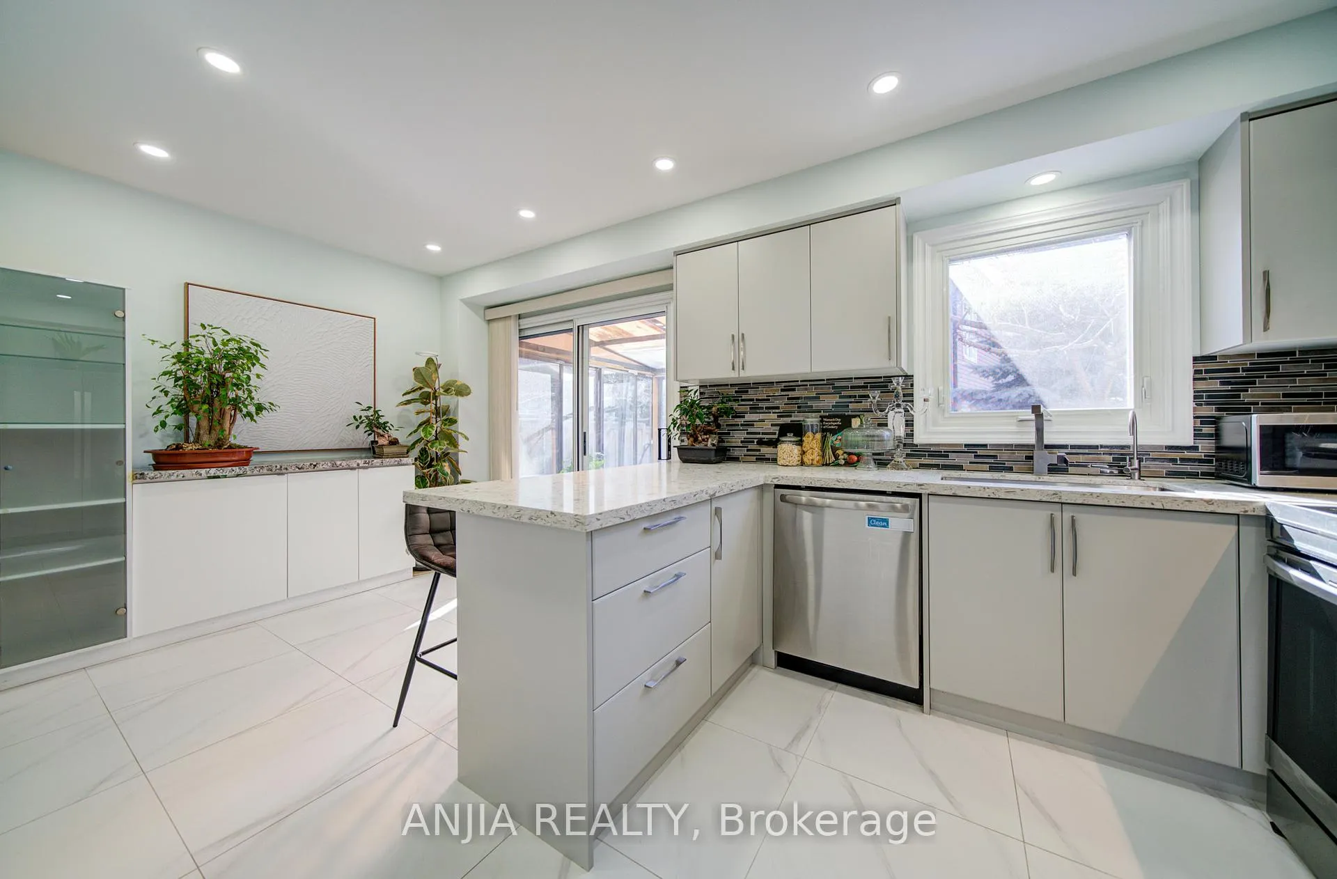 Photo 16 of 83 McClintock Crescent, Vaughan, Lakeview Estates — HOMEH