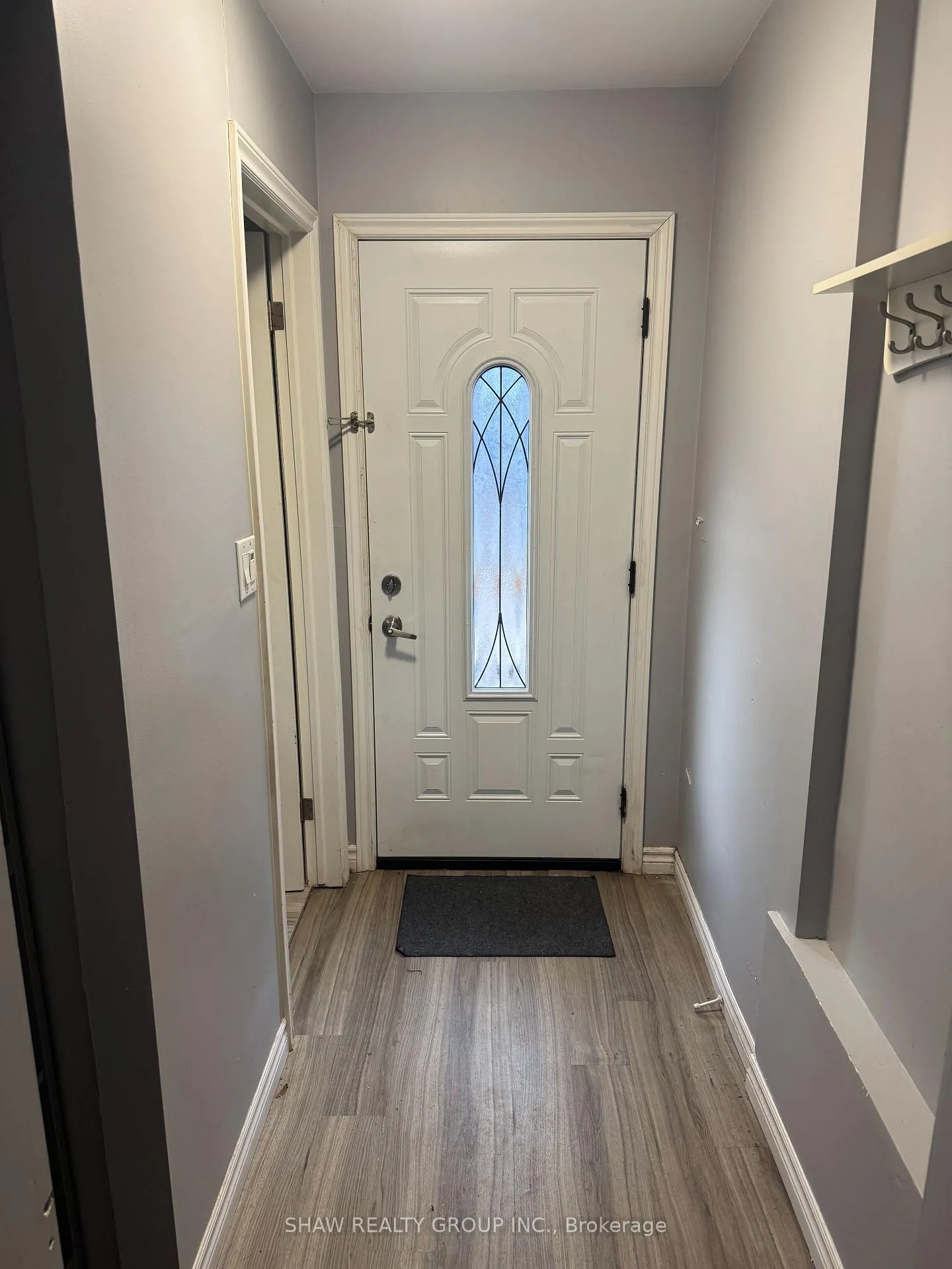 Photo 2 of 61 Waterloo Drive, Kitchener, Mount Hope Huron Park — HOMEH