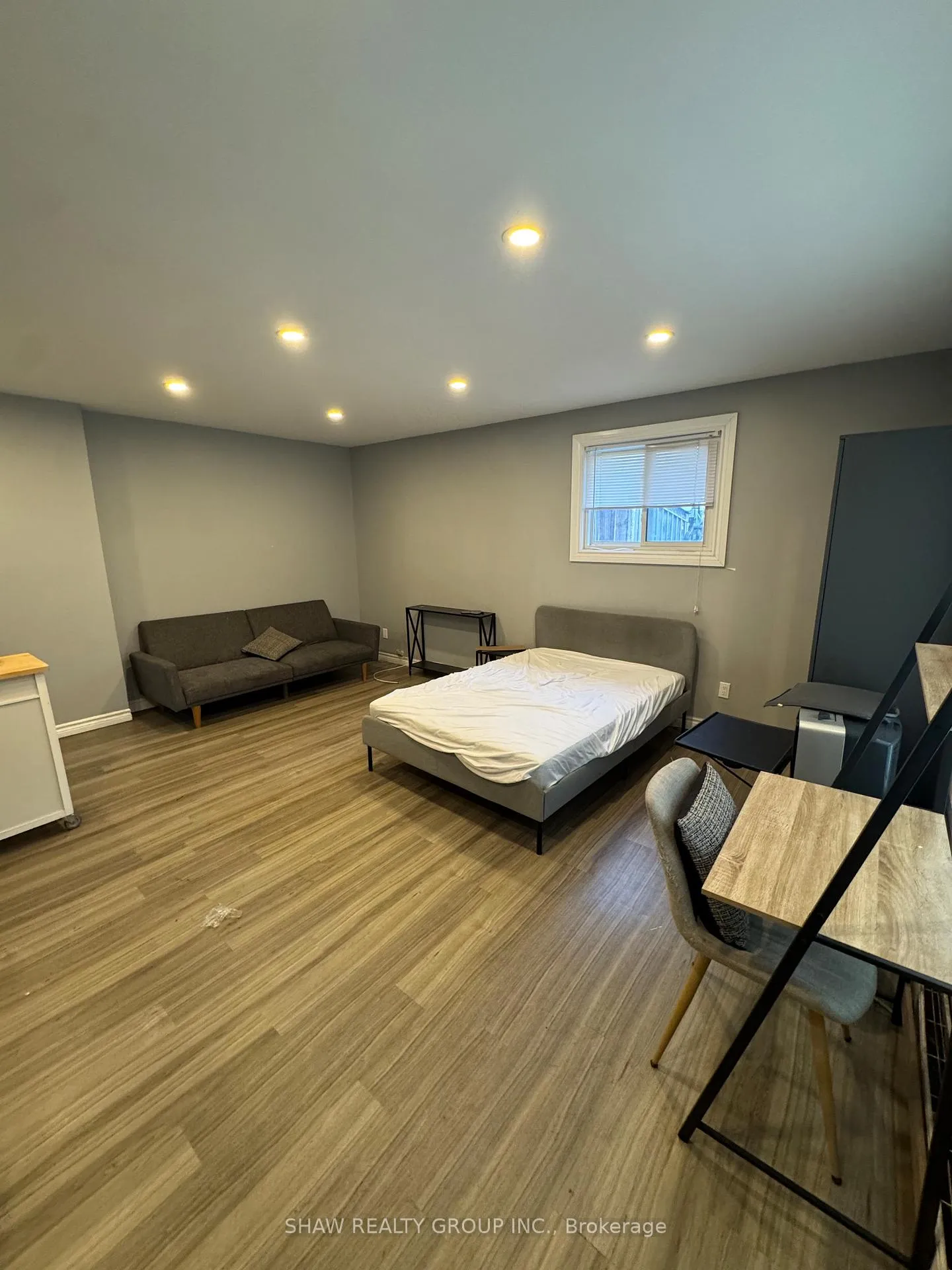 Photo 5 of 61 Waterloo Drive, Kitchener, Mount Hope Huron Park — HOMEH