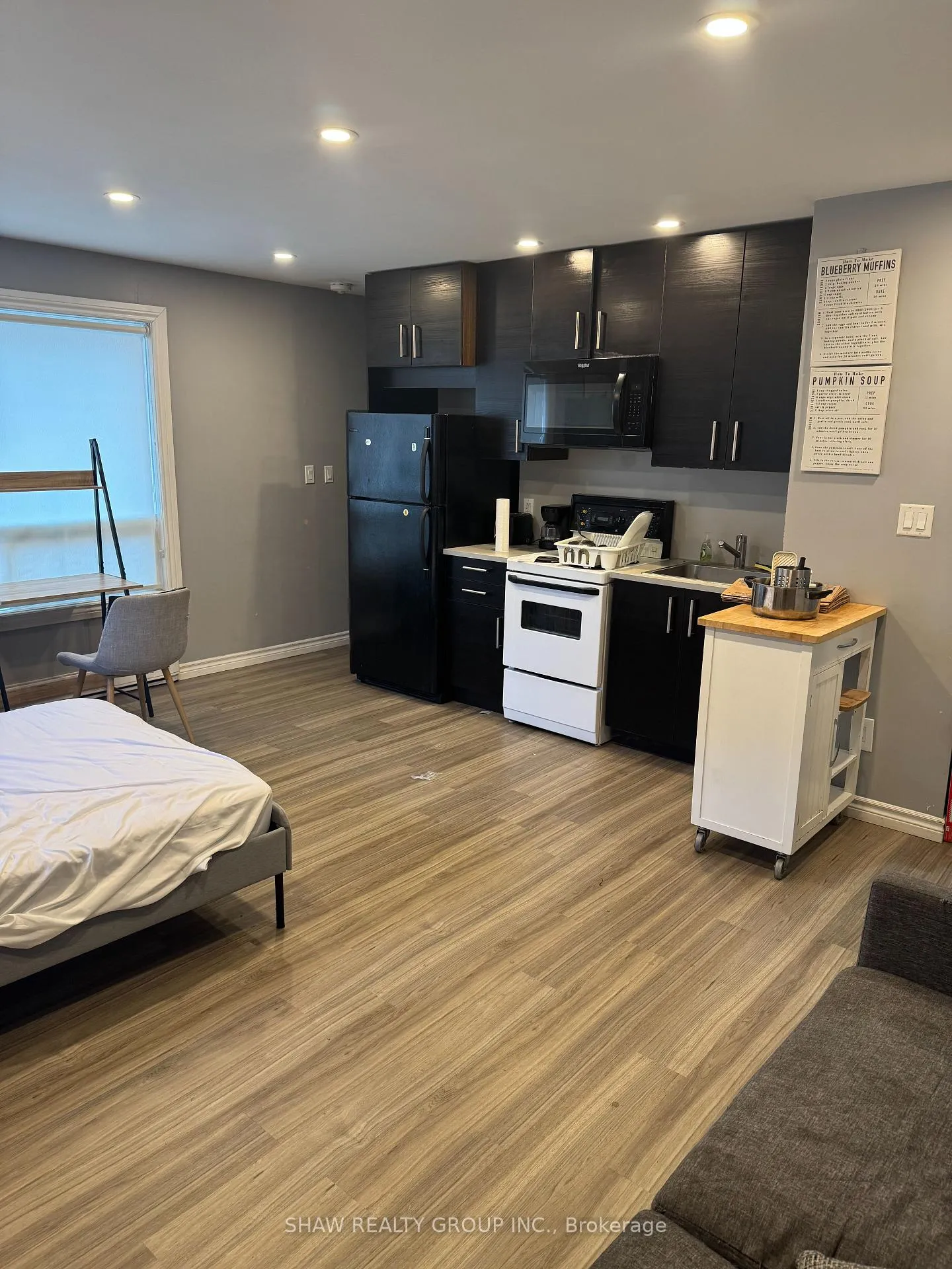 Photo 6 of 61 Waterloo Drive, Kitchener, Mount Hope Huron Park — HOMEH