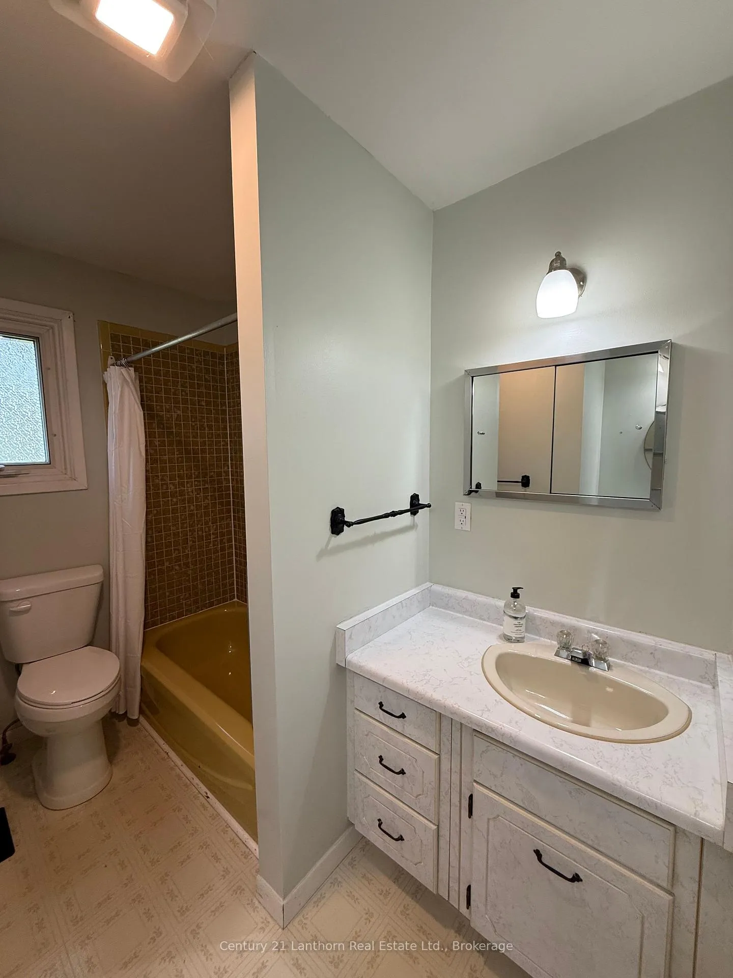 Photo 19 of 2 Argyle Crescent, Prince Edward County, Picton Ward — HOMEH
