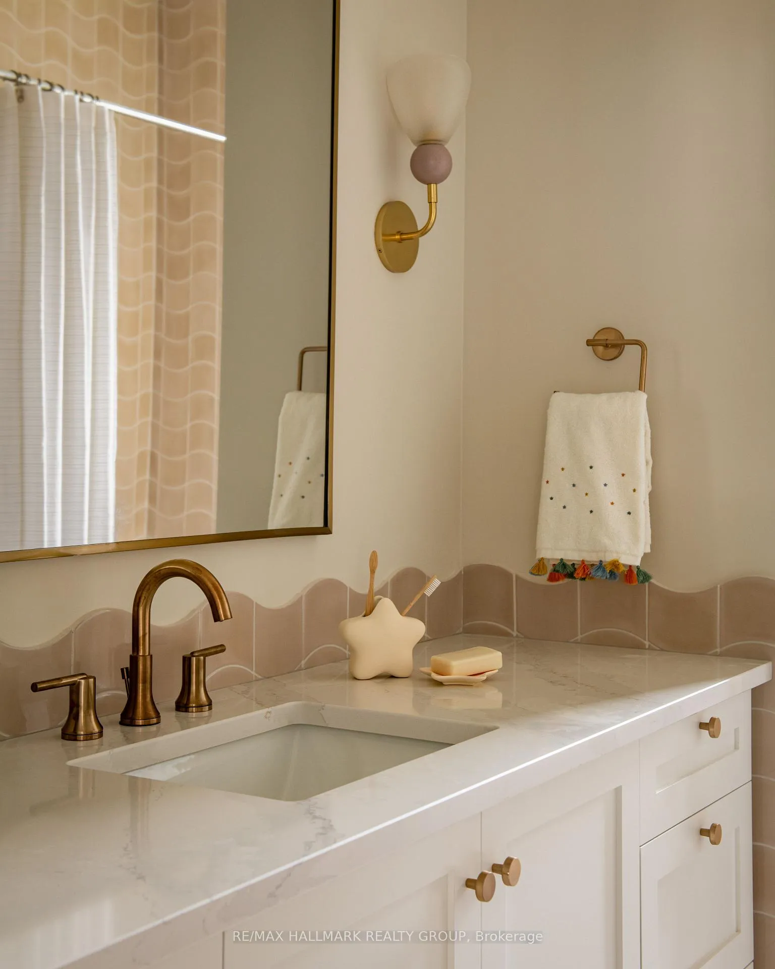 Photo 35 of 722 Kenny Gordon Avenue, Ottawa, Riverside South/Gloucester Glen — HOMEH