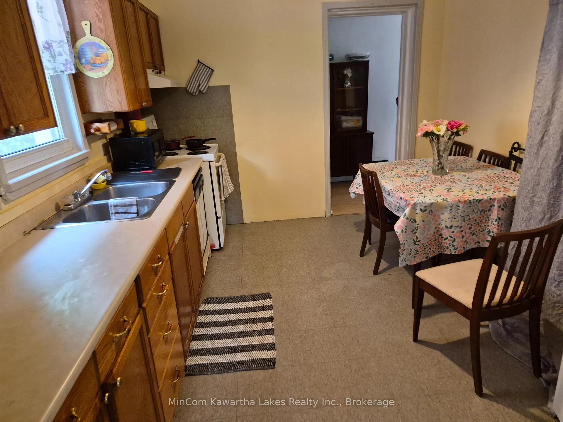 Photo 6 of 460 Driscoll Terrace, Peterborough, Ashburnham Ward 4 — HOMEH