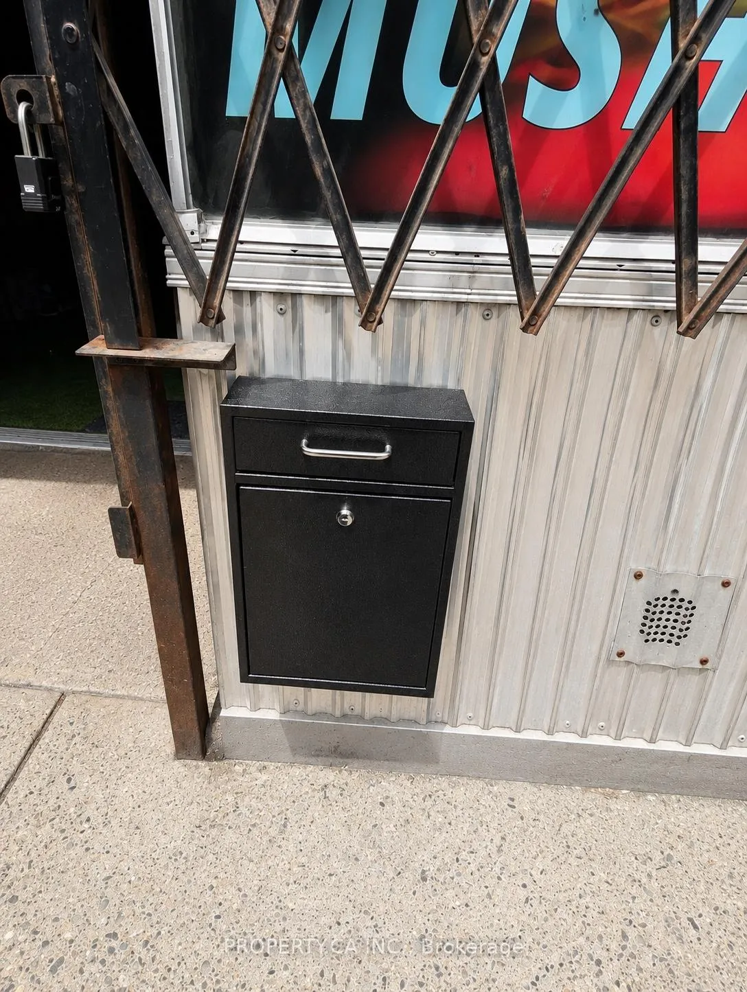 Photo 15 of 1462 Queen Street W, Toronto, South Parkdale — HOMEH