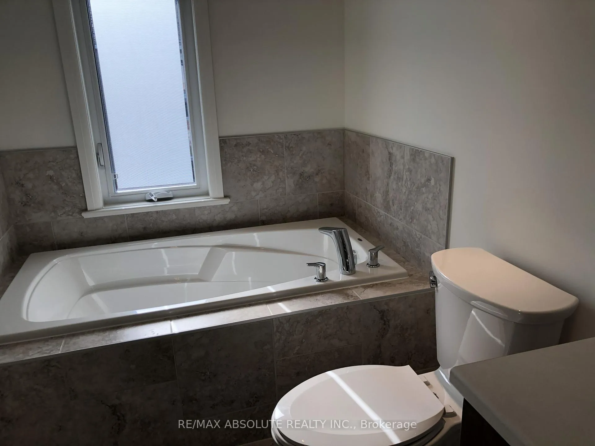 Photo 18 of 538 Kilspindie Ridge, Ottawa, Barrhaven - Stonebridge — HOMEH